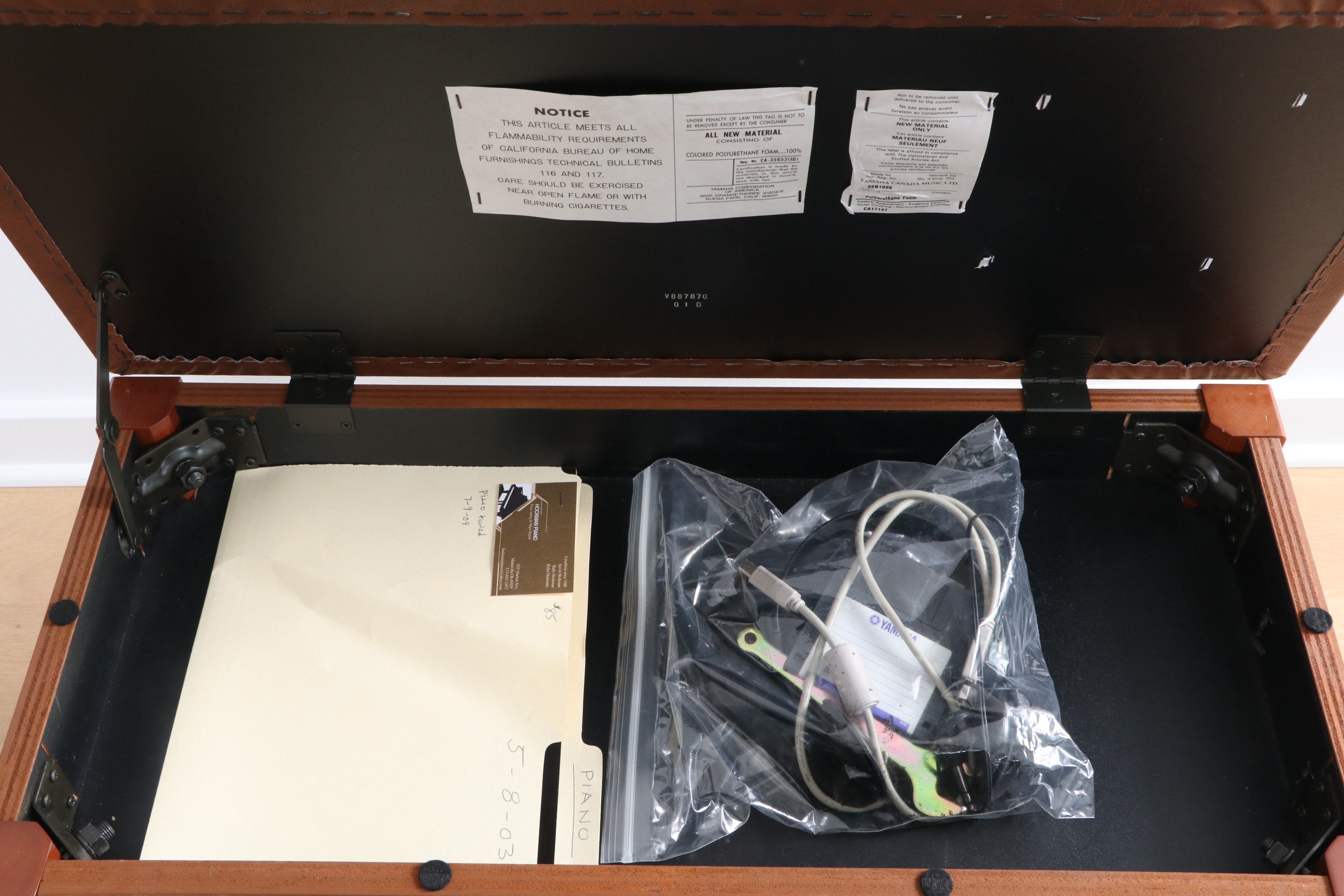 Yamaha Clavinova Piano Keyboard with Cherry Finish, 2002