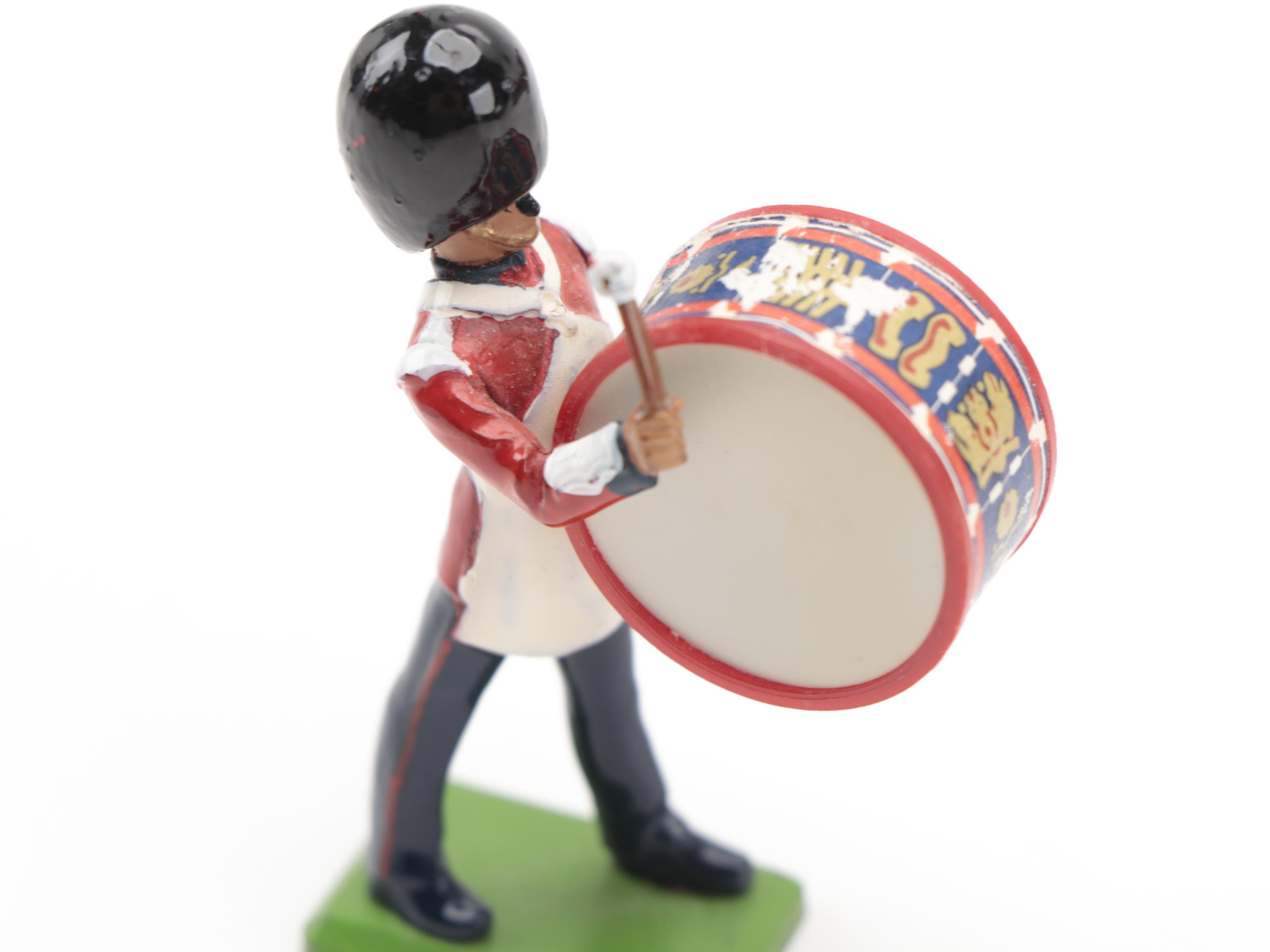 W. Britain Limited Diecast British Soldier and Yeoman Warder Figurines