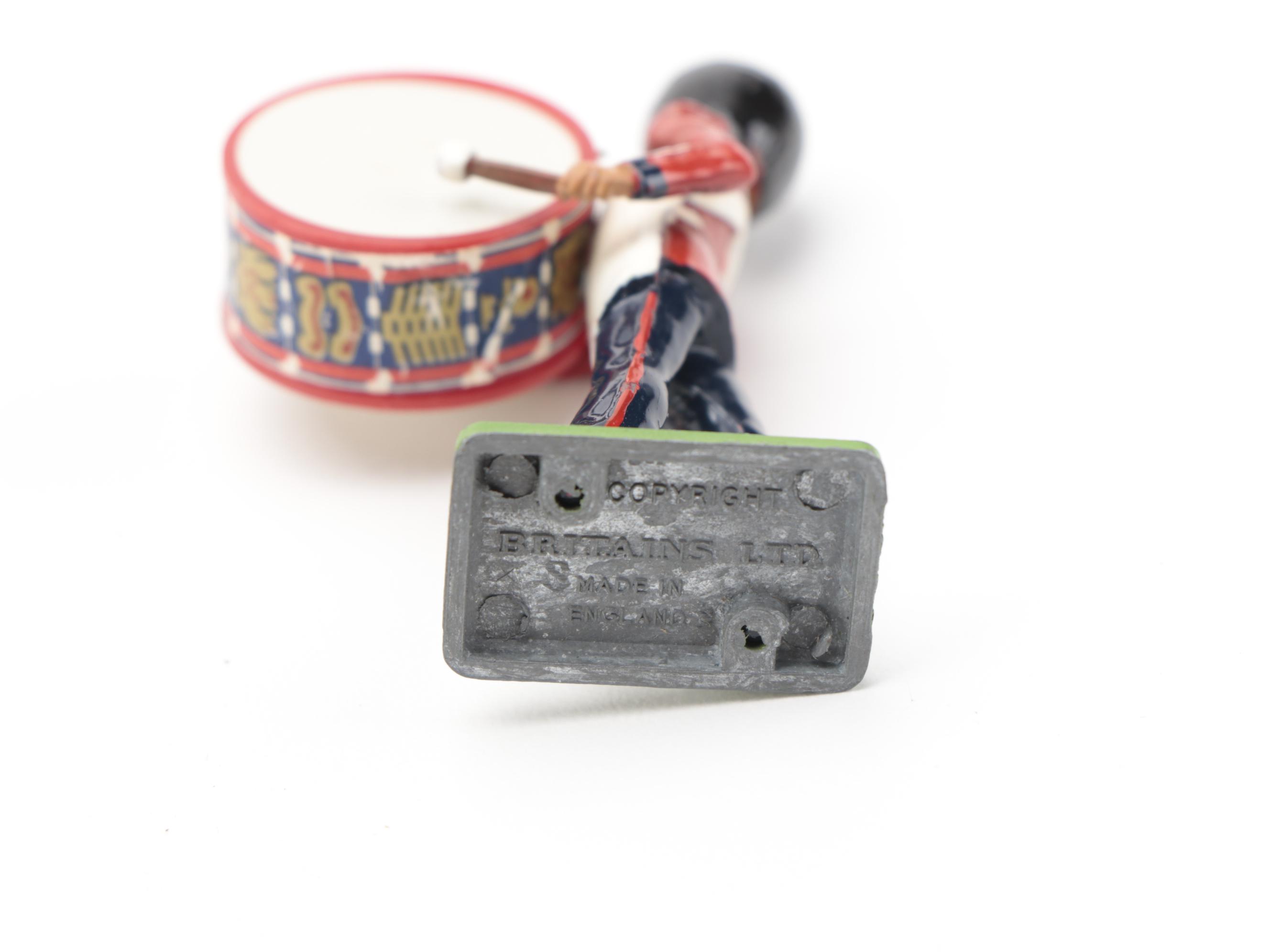 W. Britain Limited Diecast British Soldier and Yeoman Warder Figurines