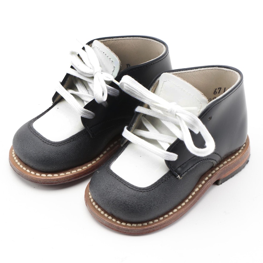 Children's Saddle Shoes by Foot Traits in Black and White Leather