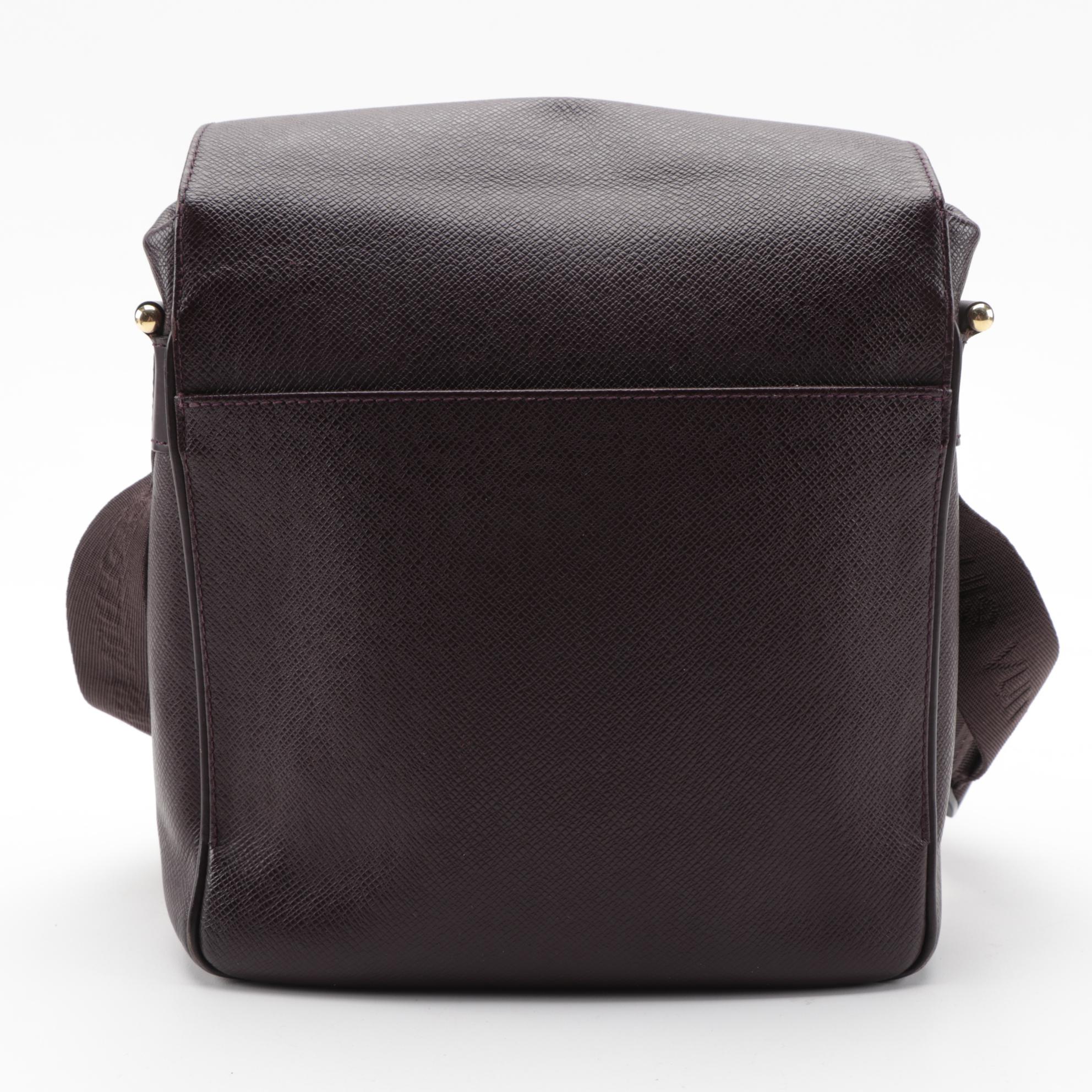 Louis Vuitton Yaranga Porte Appareil Taïga Leather Shoulder Bag