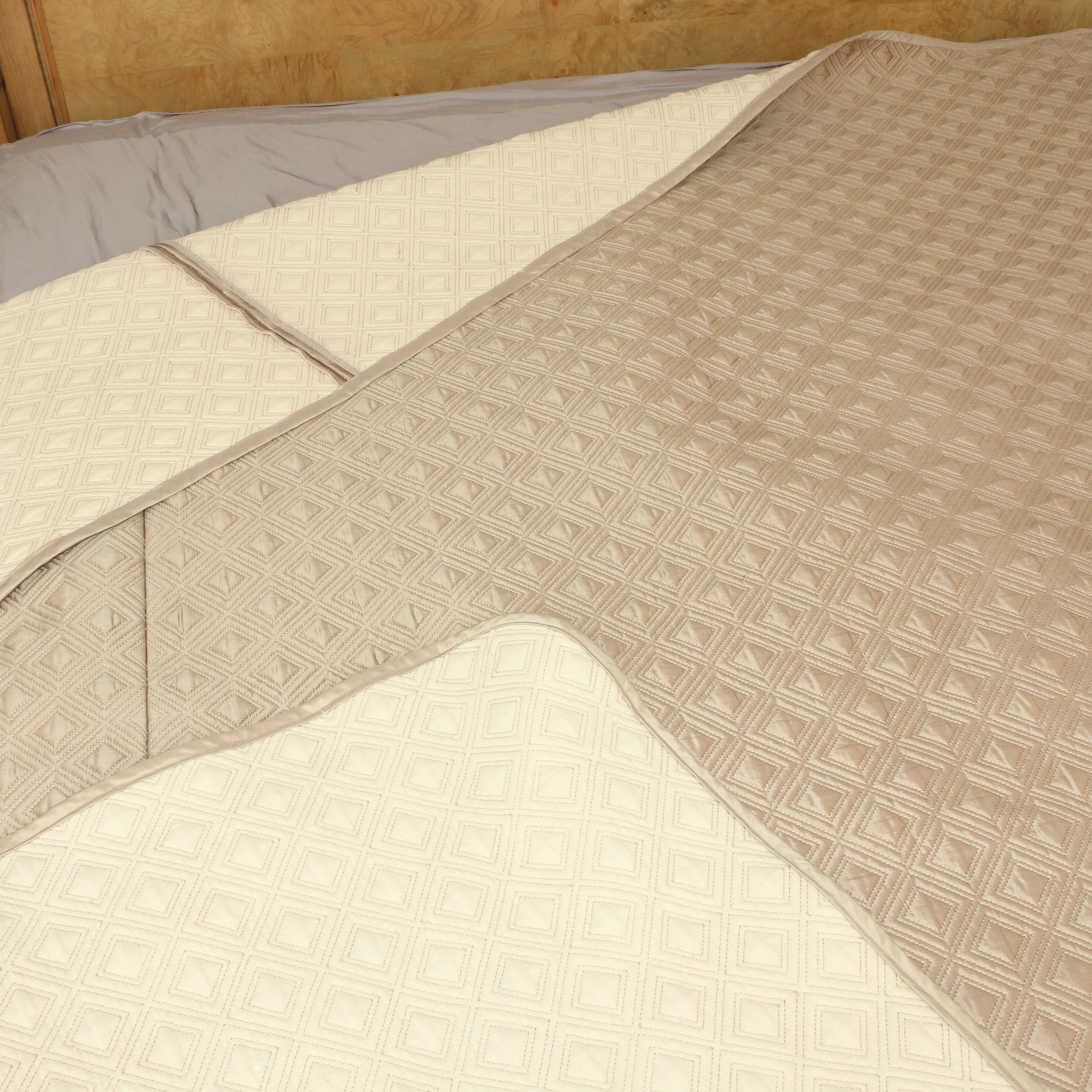 Drexel-Heritage "Insignia" Ash and Burl Wood King Size Bed with Bedding