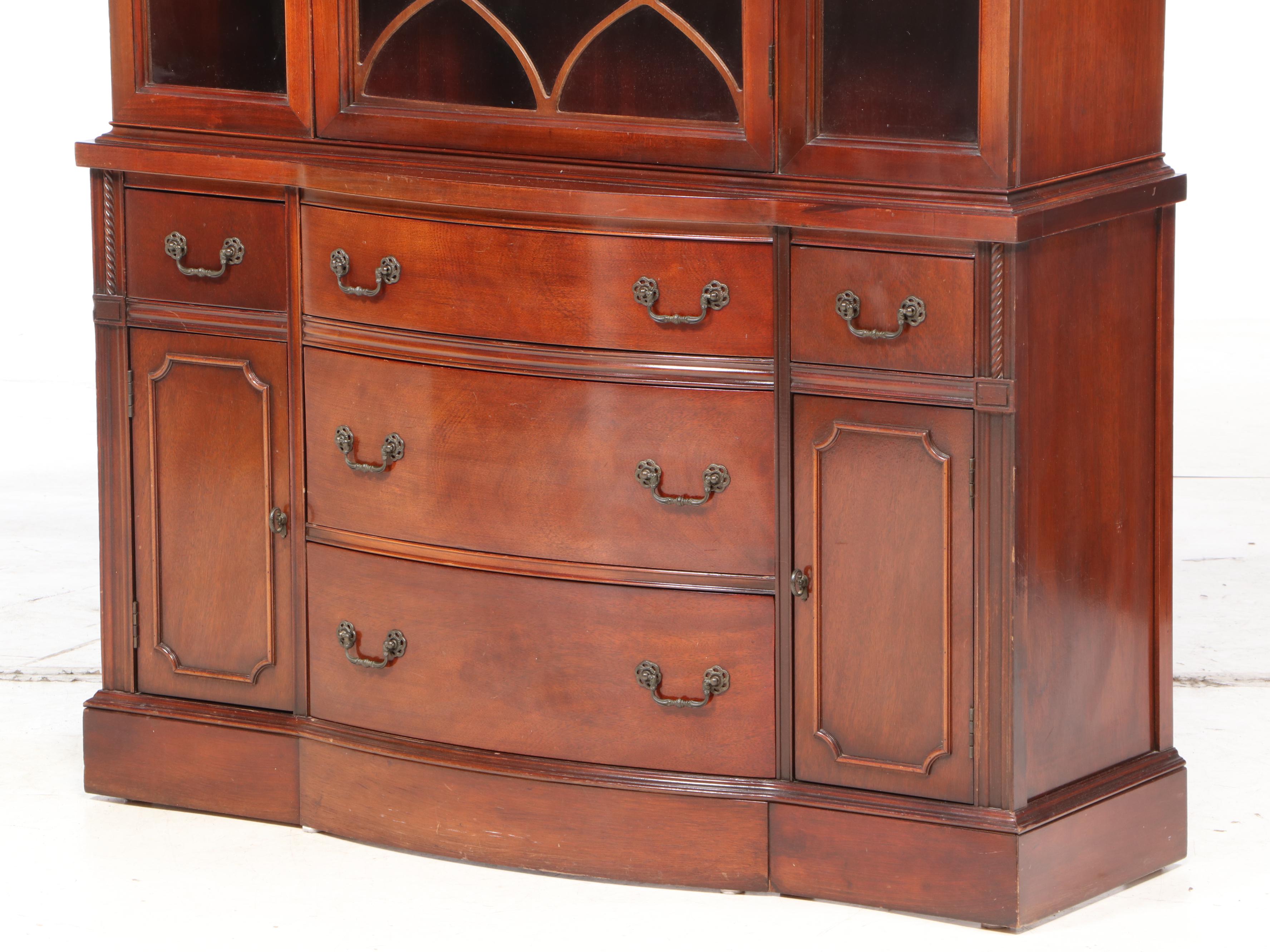 Mengel Furniture Federal Style Mahogany China Cabinet, 20th Century