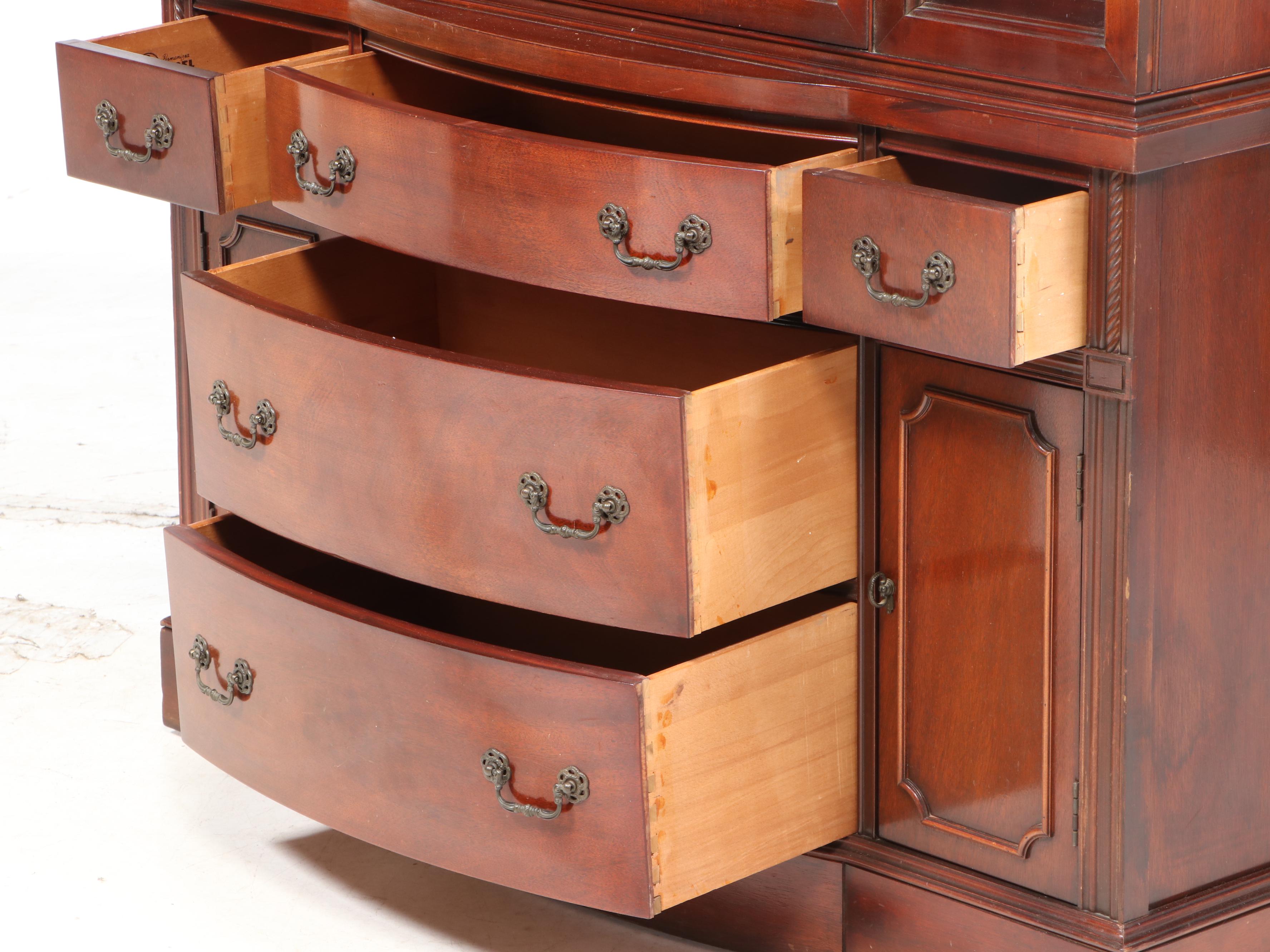 Mengel Furniture Federal Style Mahogany China Cabinet, 20th Century
