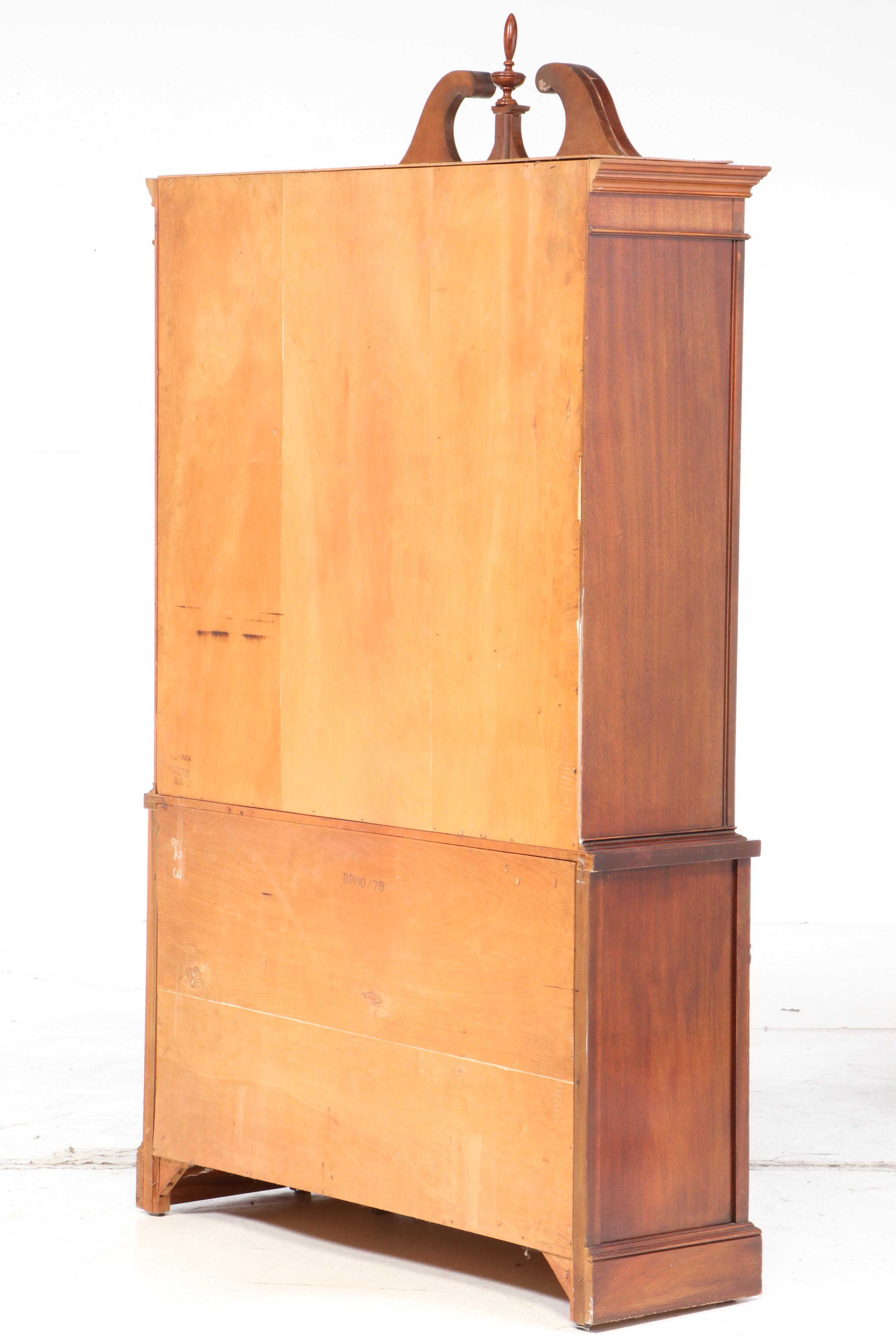 Mengel Furniture Federal Style Mahogany China Cabinet, 20th Century