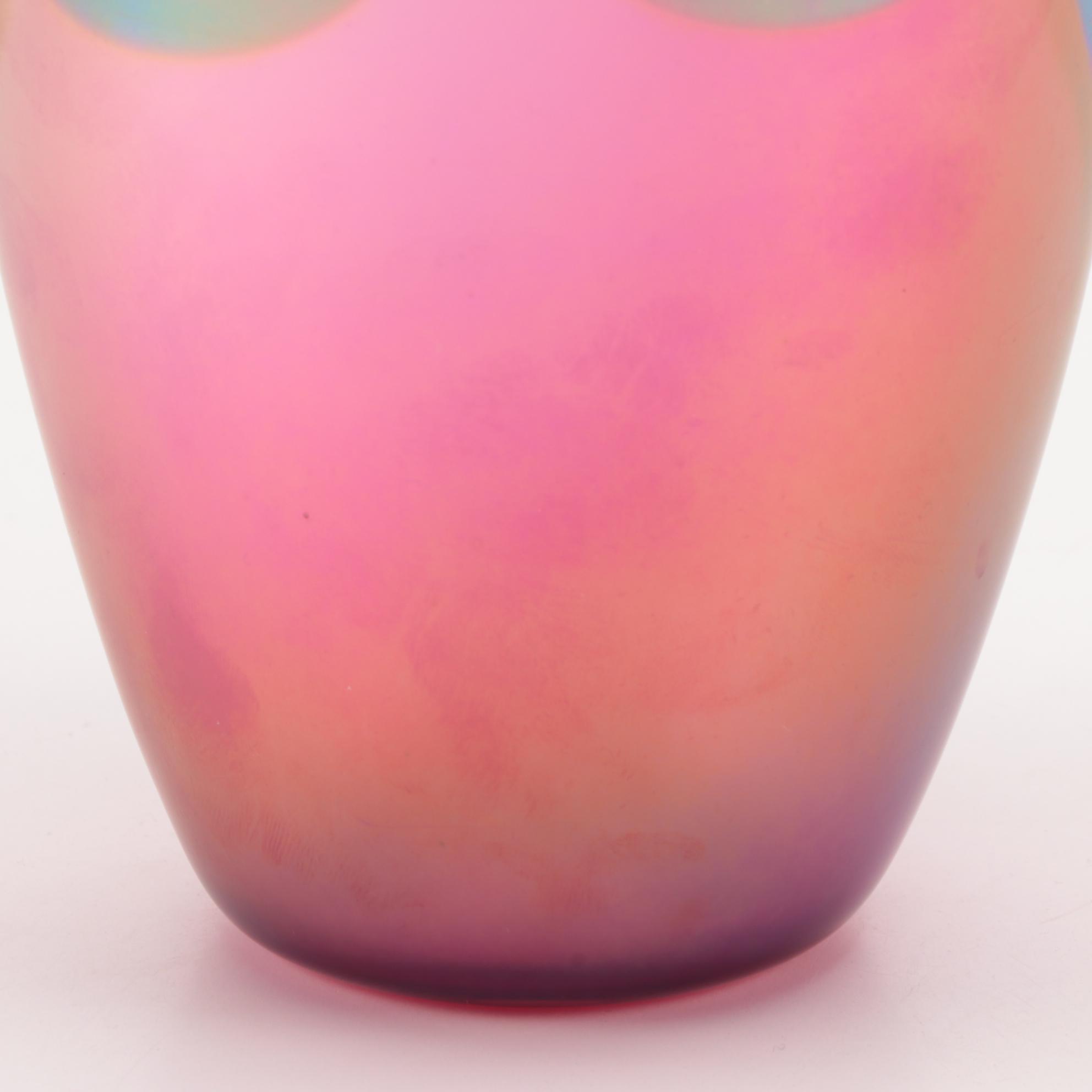 Robert Eickholt Handblown Iridescent Pulled Feather Art Glass Vase, 1984