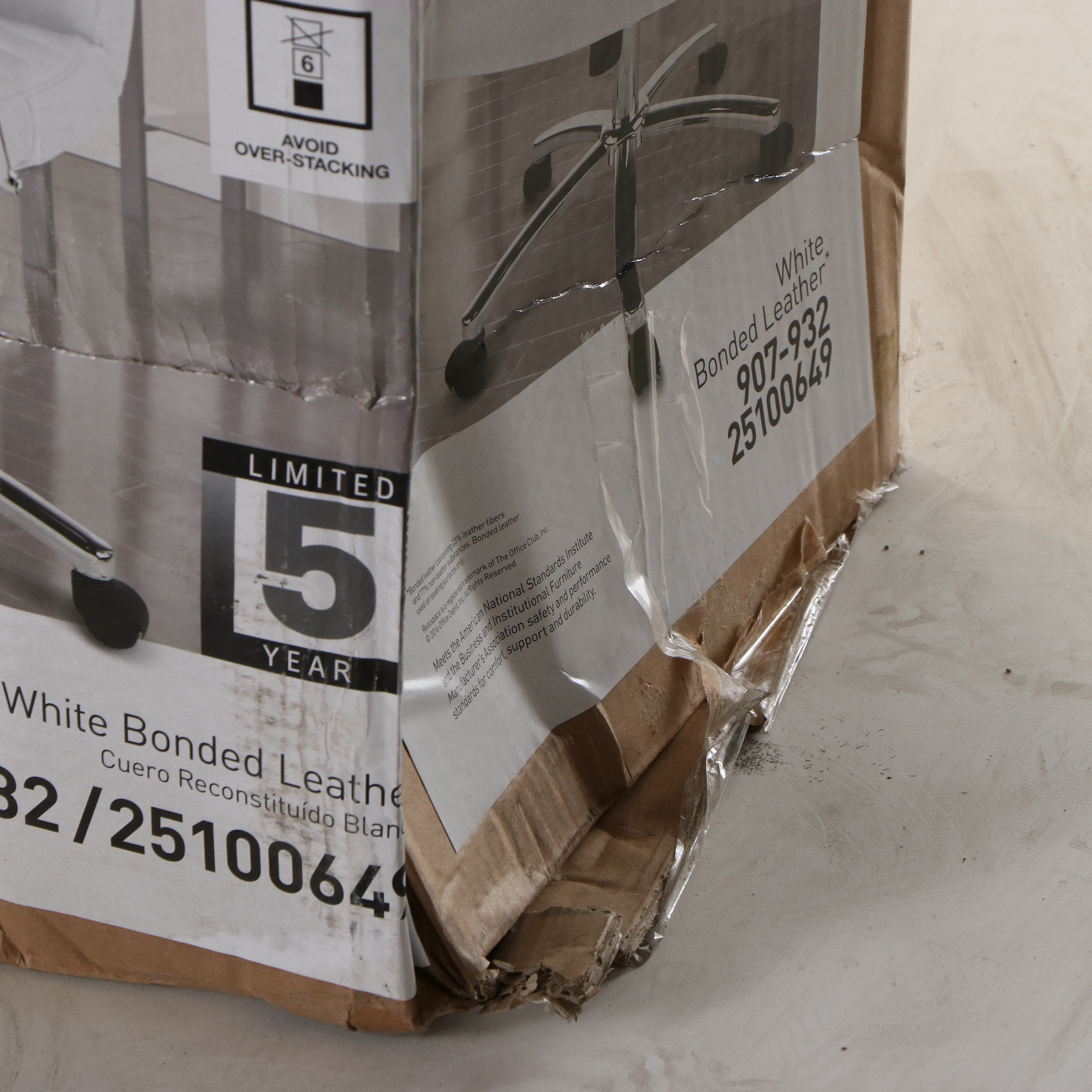 Realspace "Winsley" Modern White Bonded Leather Mid-Back Manager's Chair