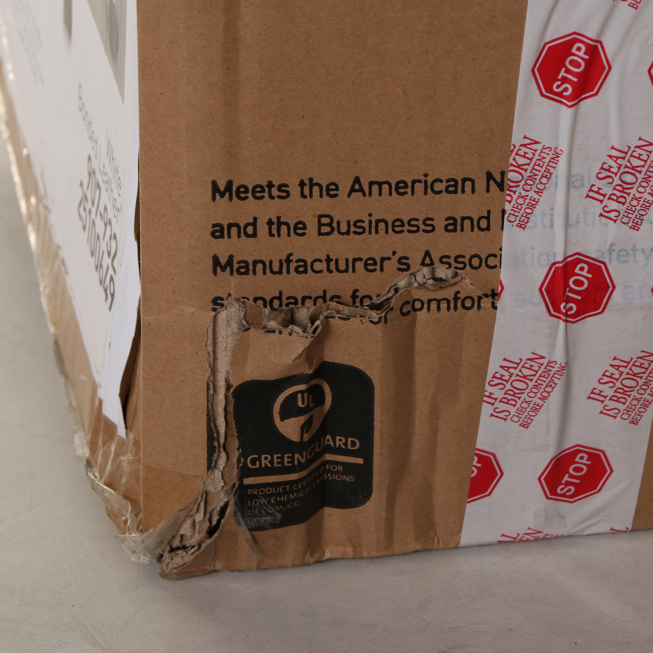 Realspace "Winsley" Modern White Bonded Leather Mid-Back Manager's Chair