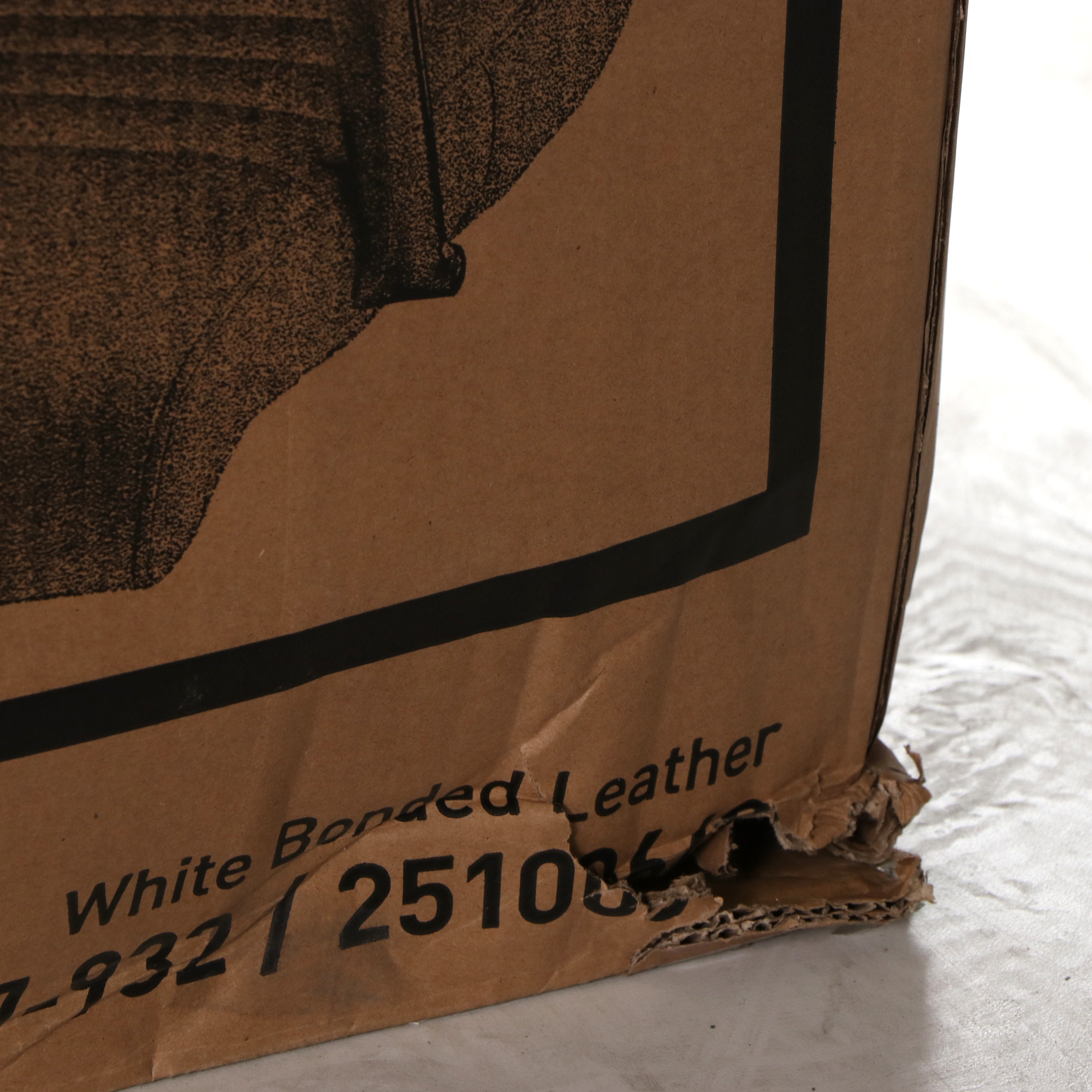 Realspace "Winsley" Modern White Bonded Leather Mid-Back Manager's Chair