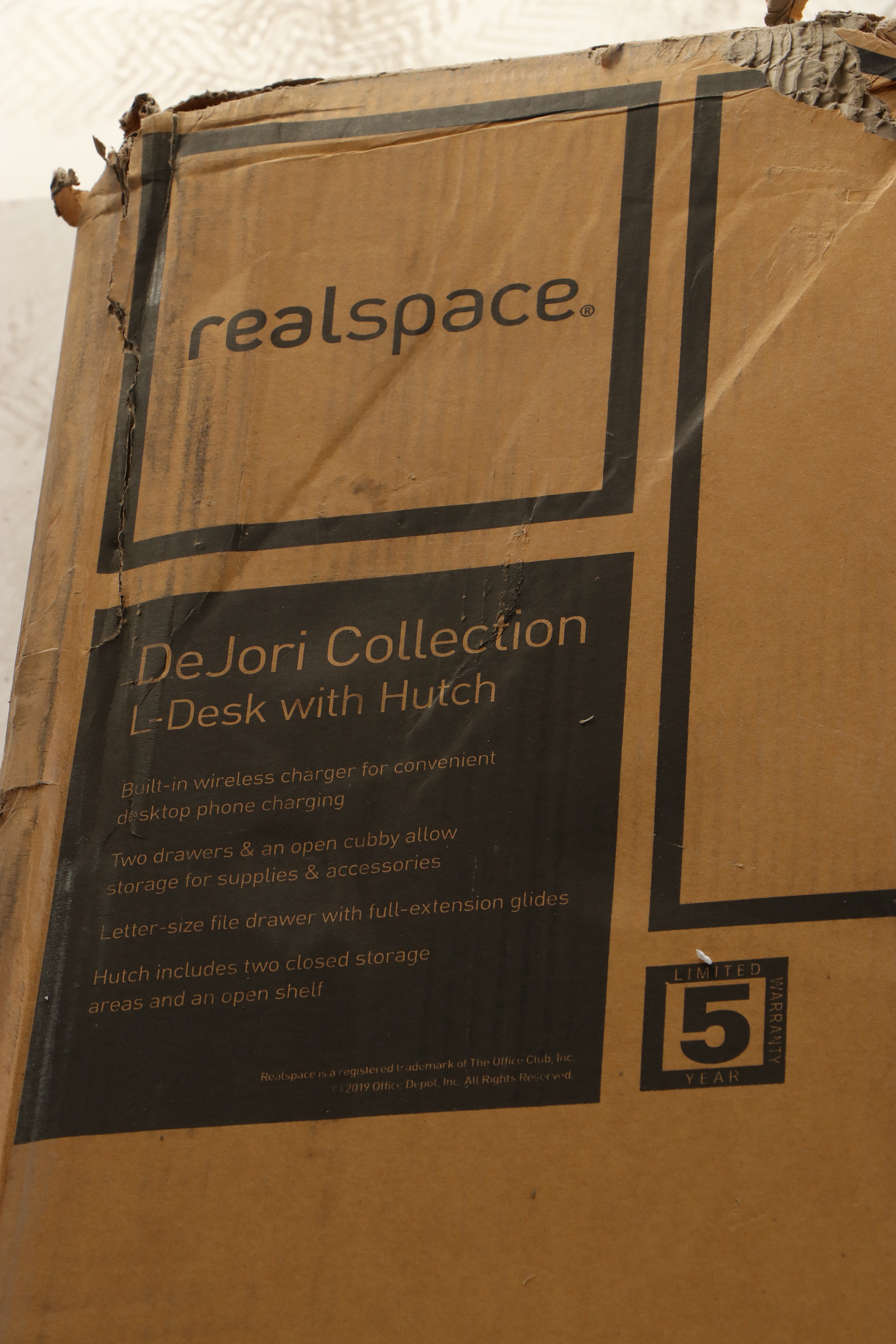 Realspace "DeJori" Contemporary Charcoal Finish Laminate L-Shaped Desk w/ Hutch