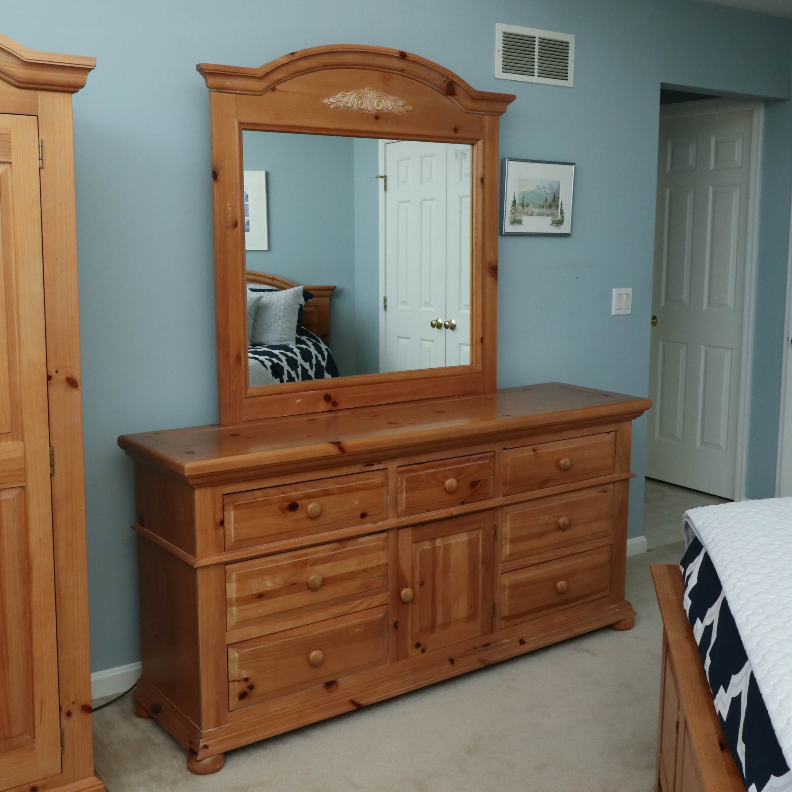 Broyhill Cedar 9-Drawer Bedroom Dresser with Mirror