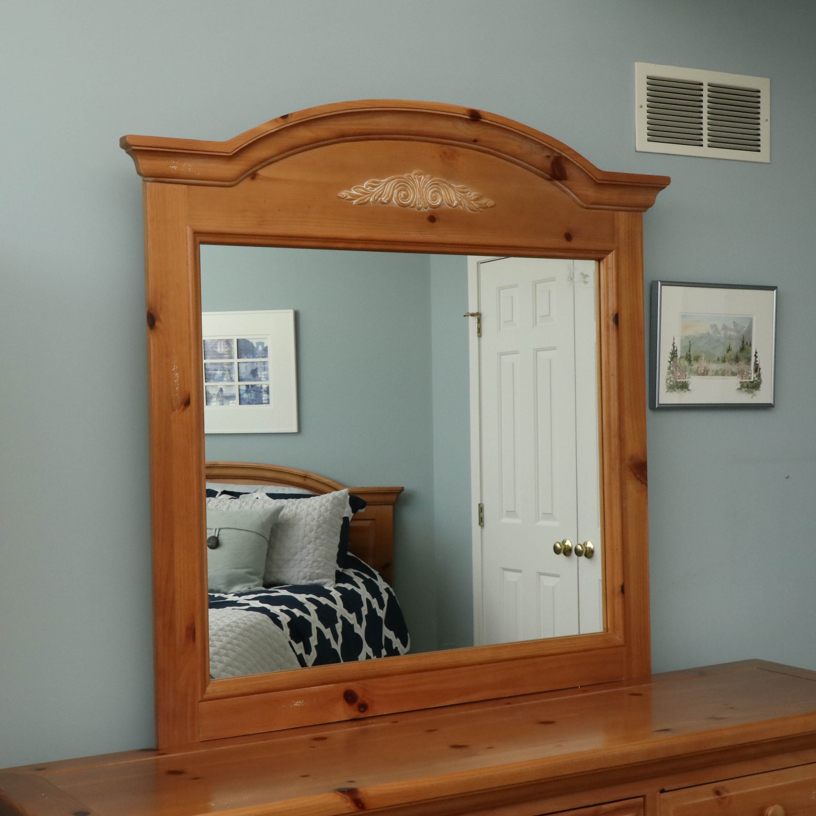 Broyhill Cedar 9-Drawer Bedroom Dresser with Mirror