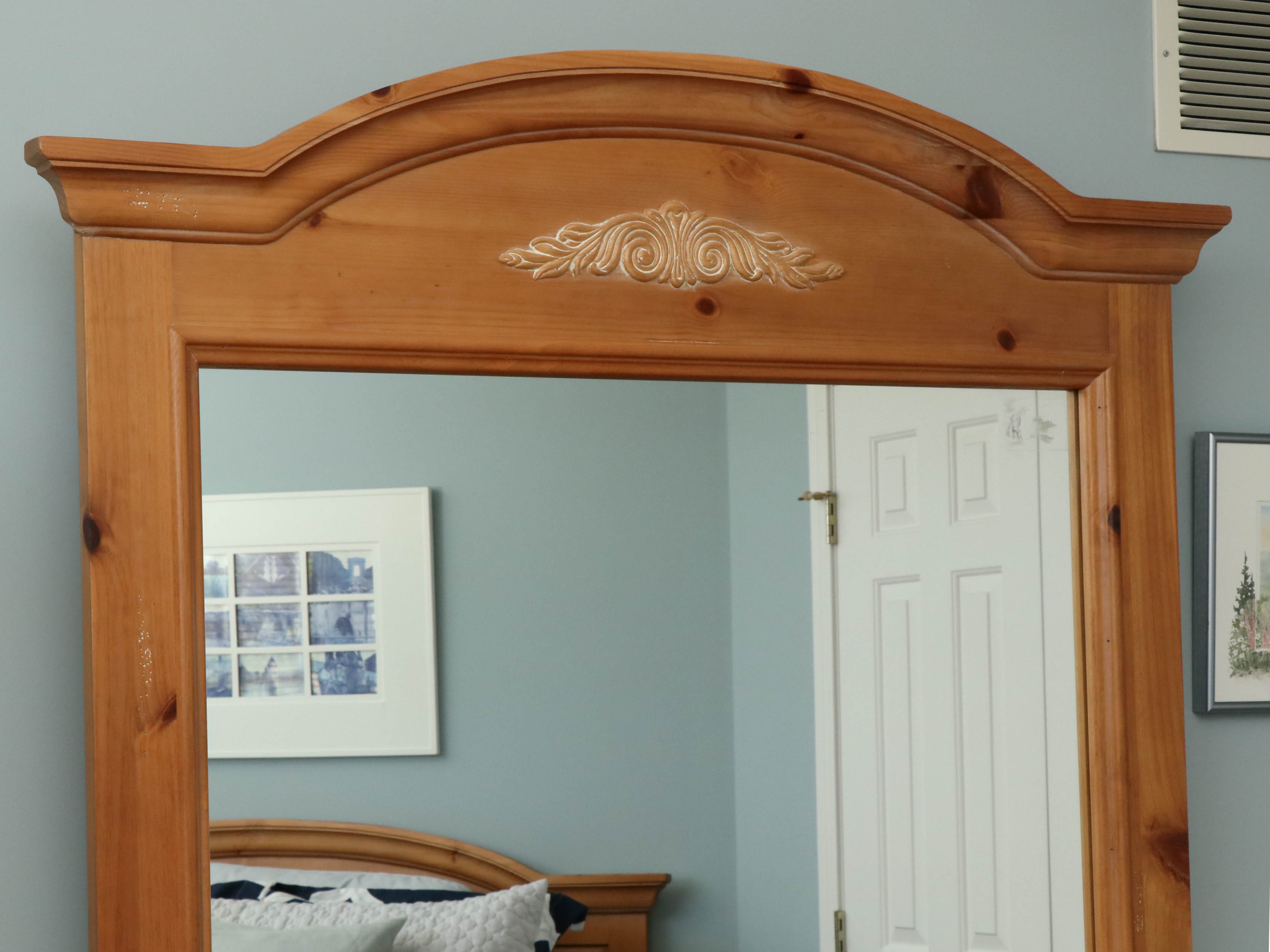 Broyhill Cedar 9-Drawer Bedroom Dresser with Mirror