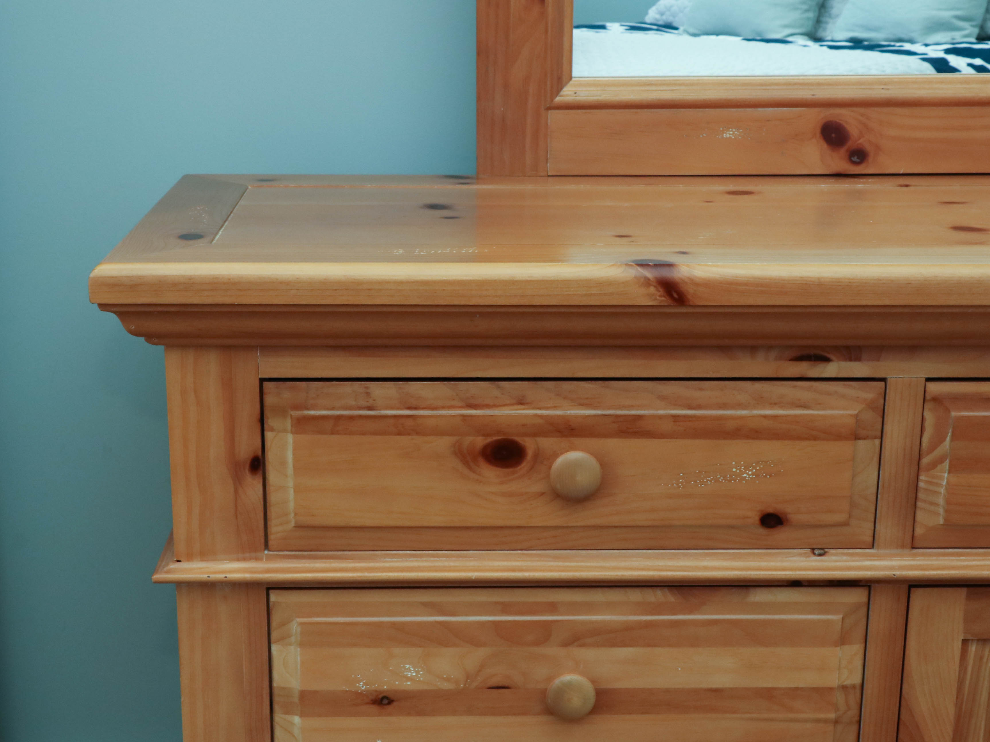 Broyhill Cedar 9-Drawer Bedroom Dresser with Mirror