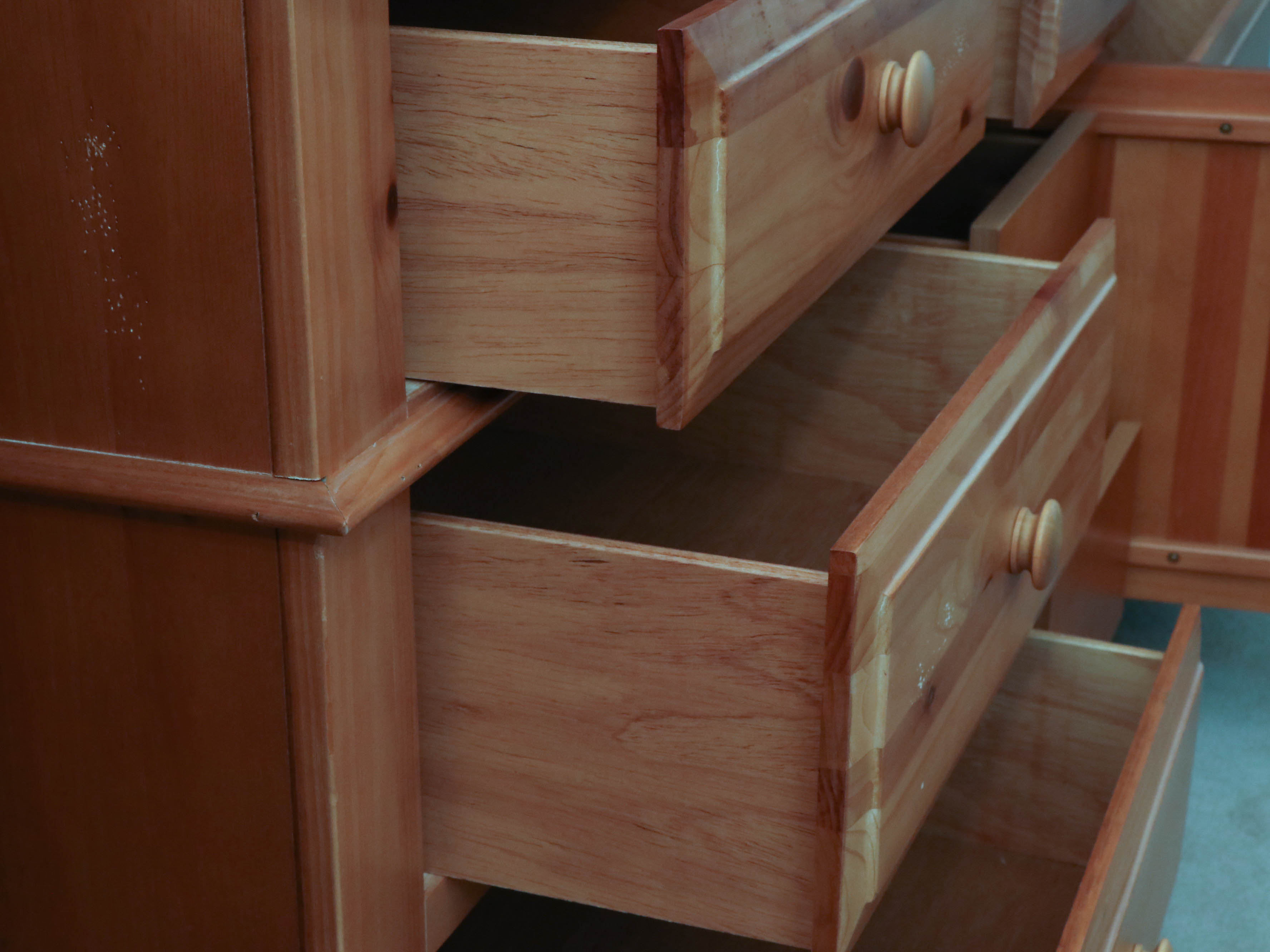 Broyhill Cedar 9-Drawer Bedroom Dresser with Mirror