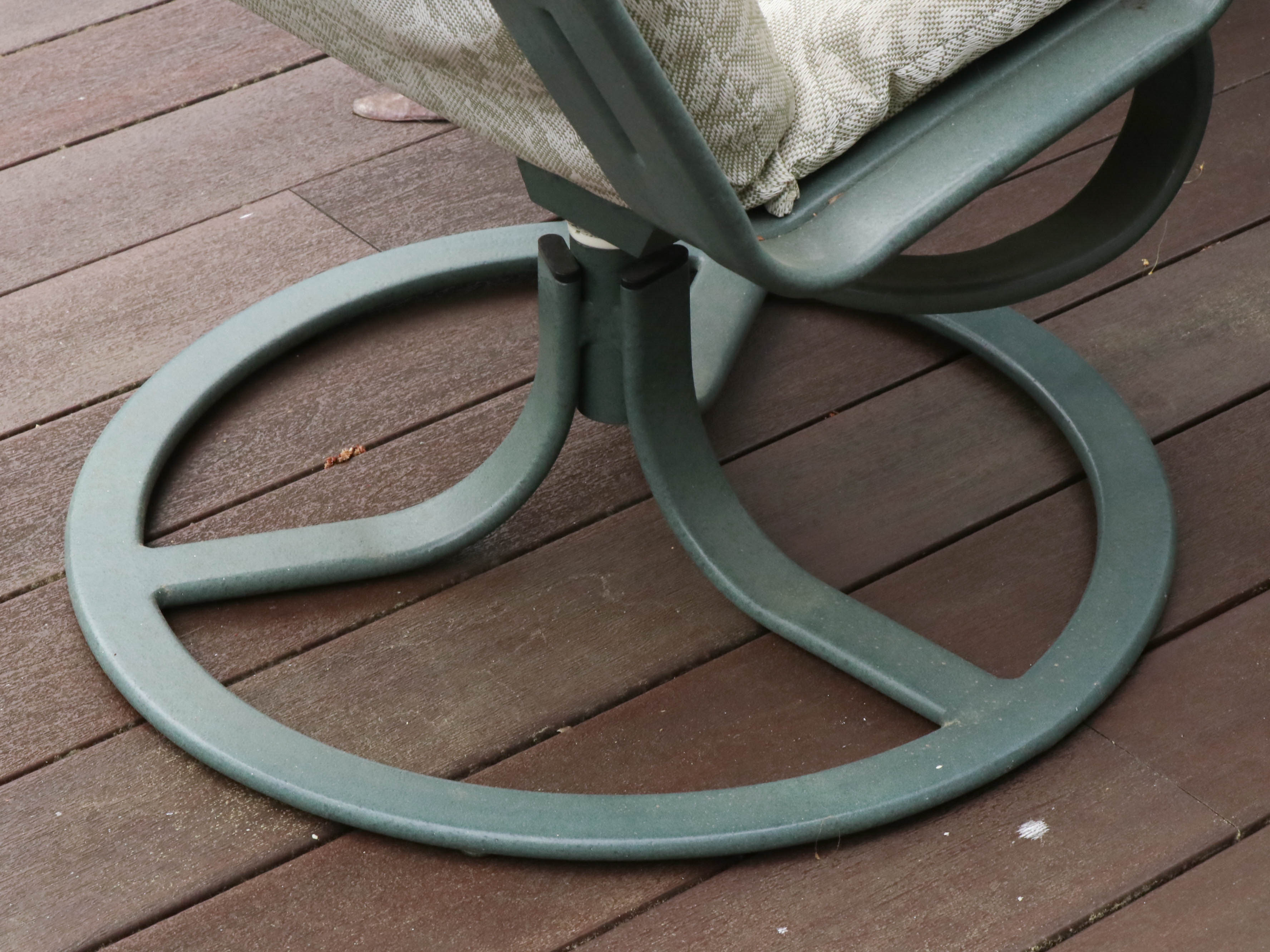 Brown Jordan Sage Green Patio Dining Table and Chairs with Chair Covers