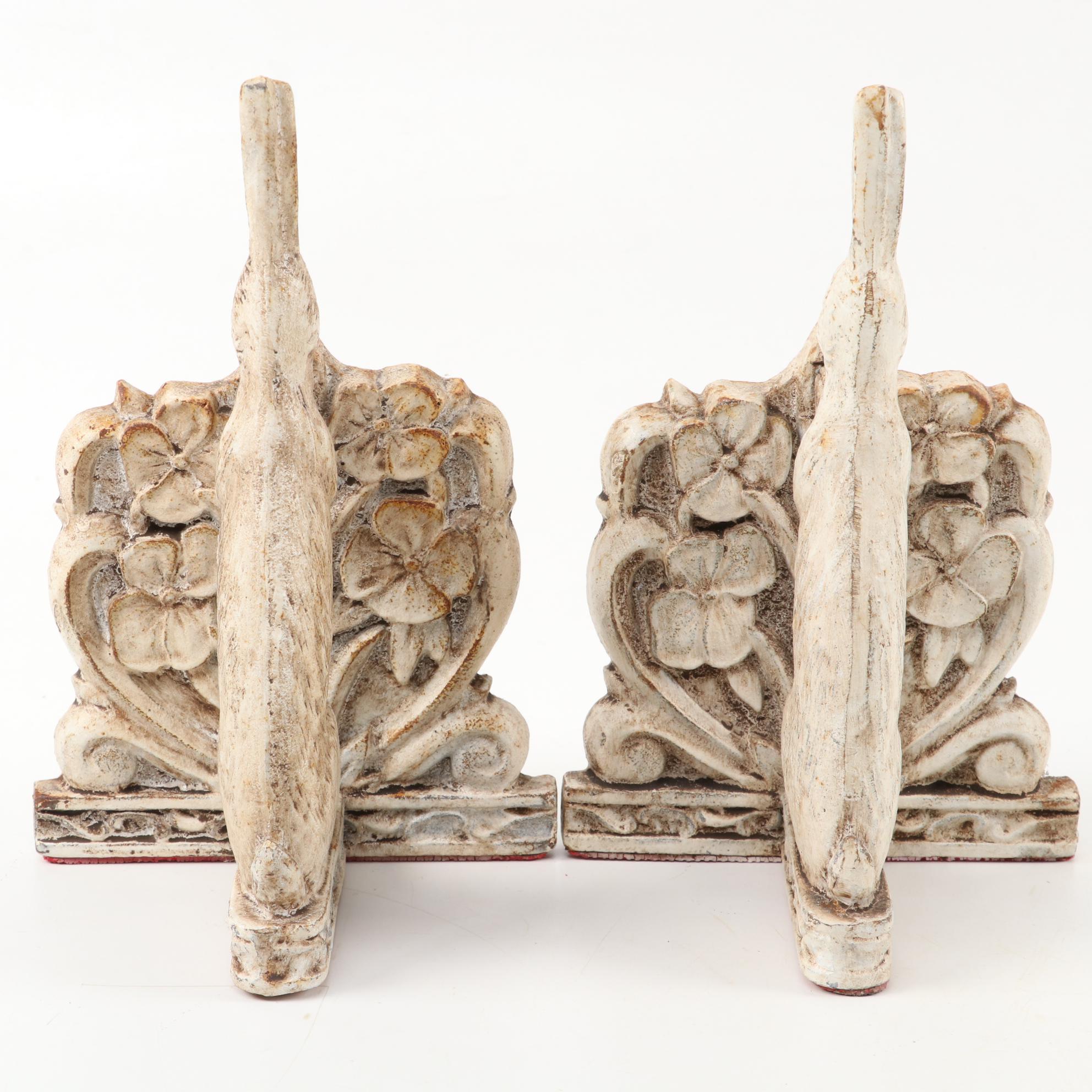 Midwestern Cannon Falls Cast Iron Rabbit Bookends, Late 20th Century