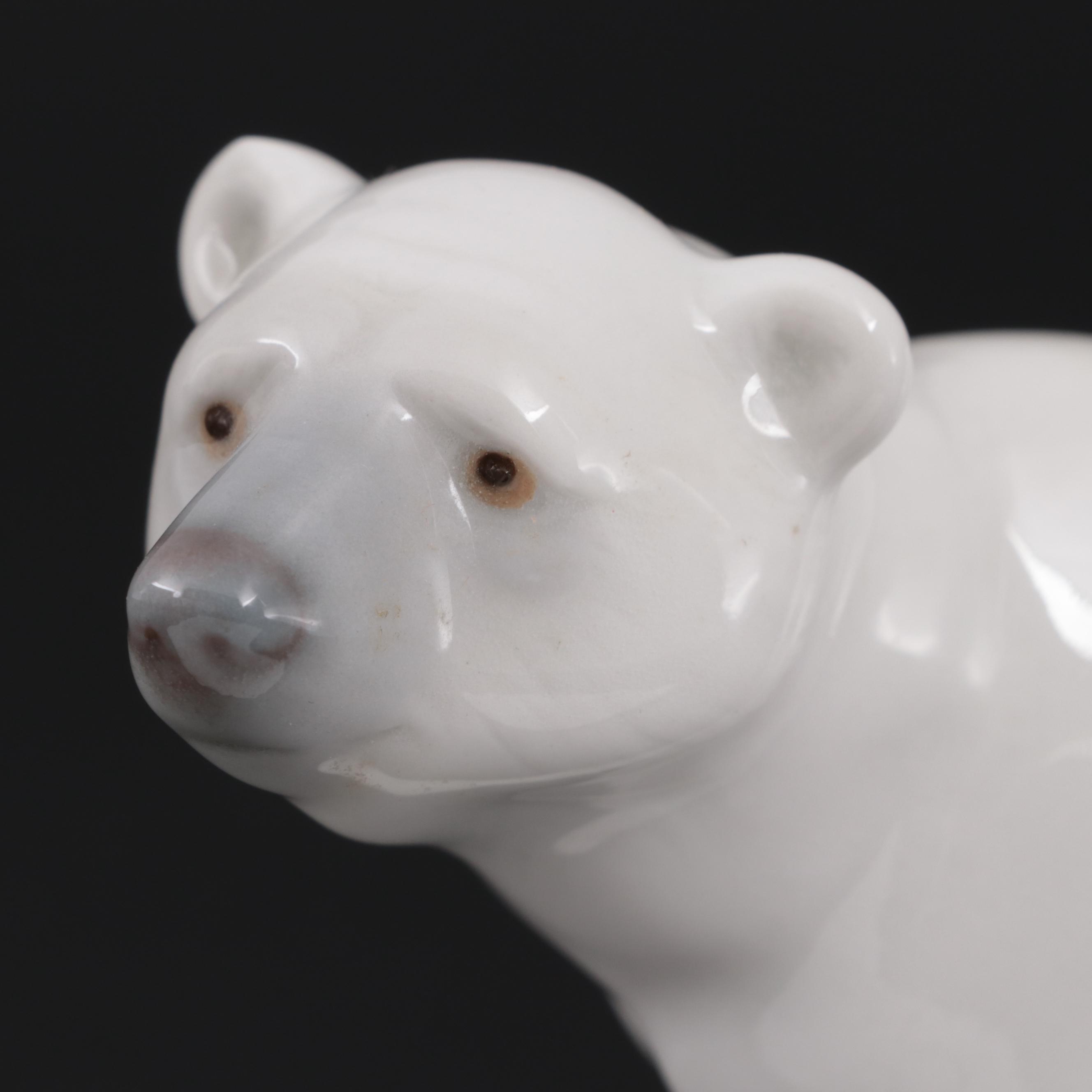 Lladró "Attentive Polar Bear" Porcelain Figurine Designed by Juan Huerta