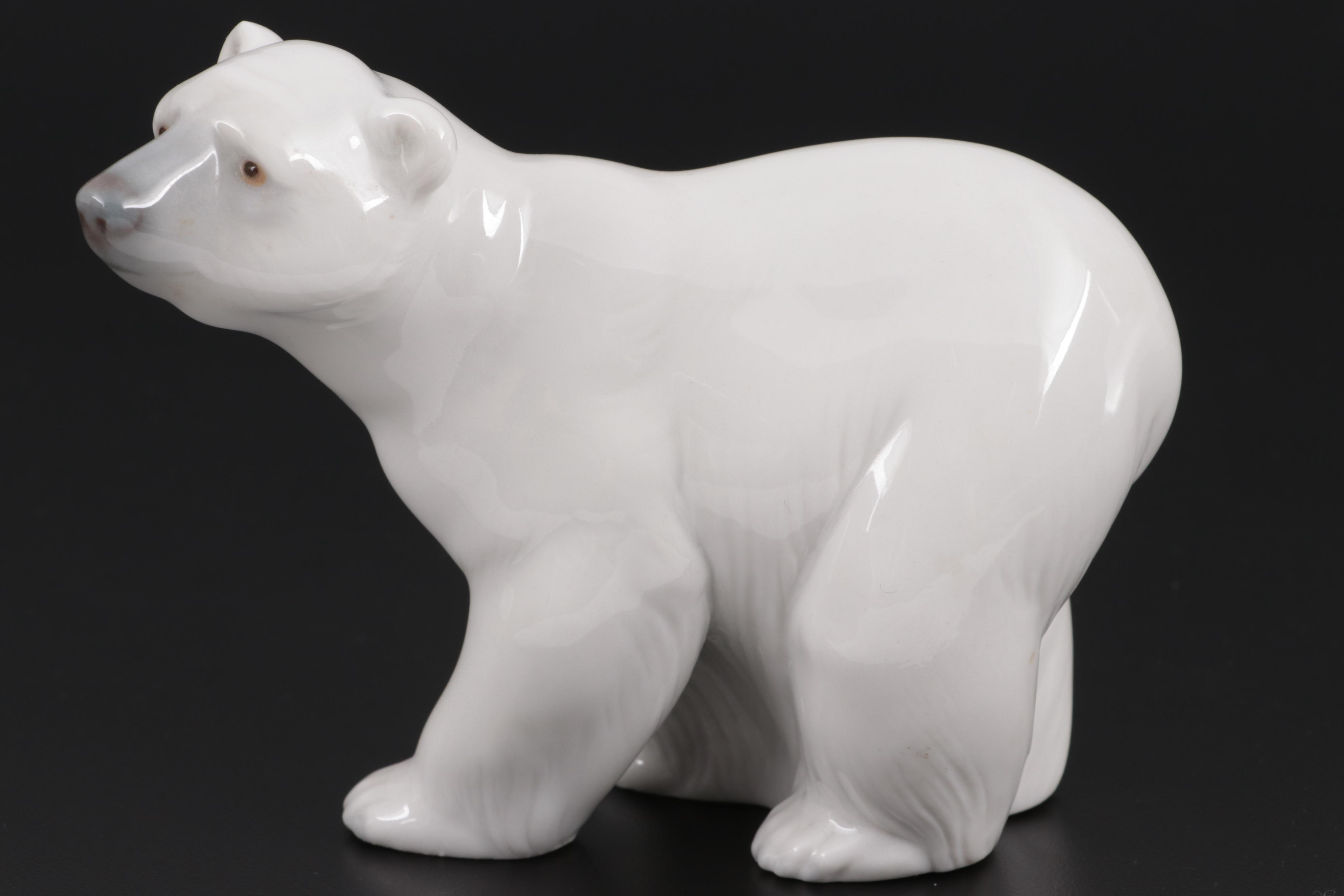Lladró "Attentive Polar Bear" Porcelain Figurine Designed by Juan Huerta