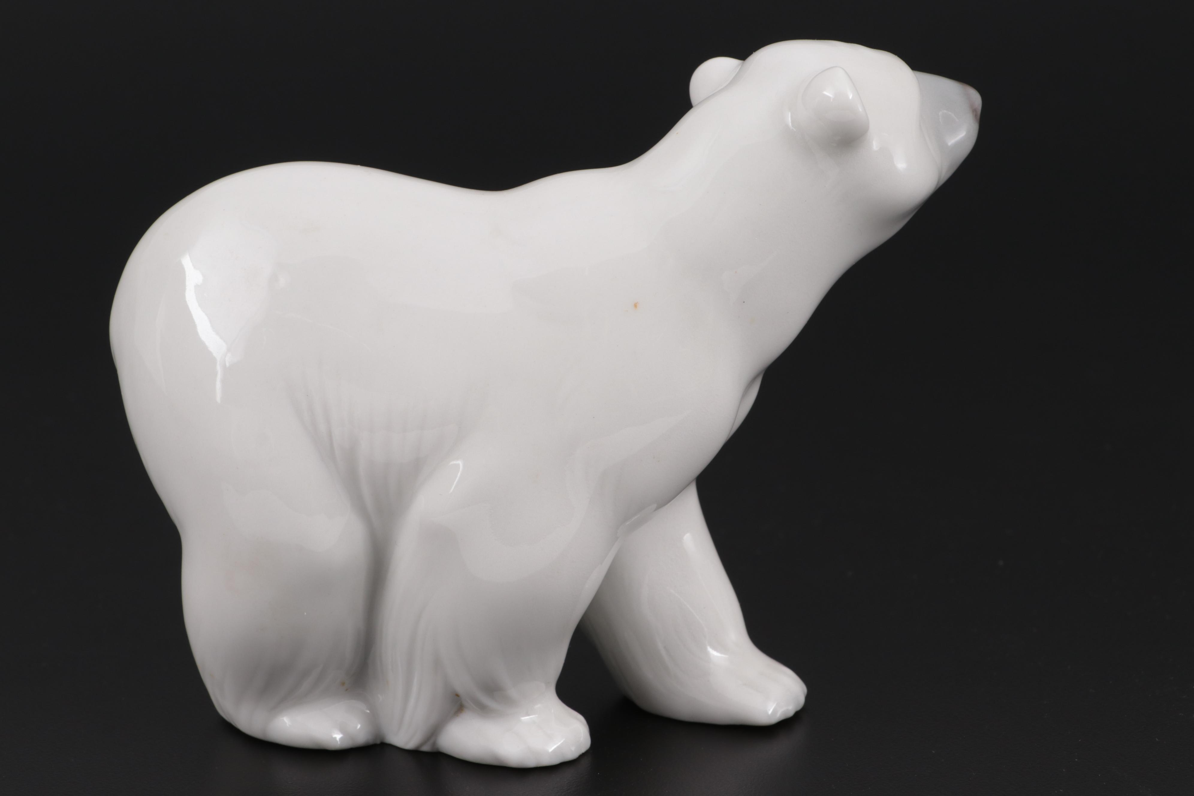Lladró "Attentive Polar Bear" Porcelain Figurine Designed by Juan Huerta