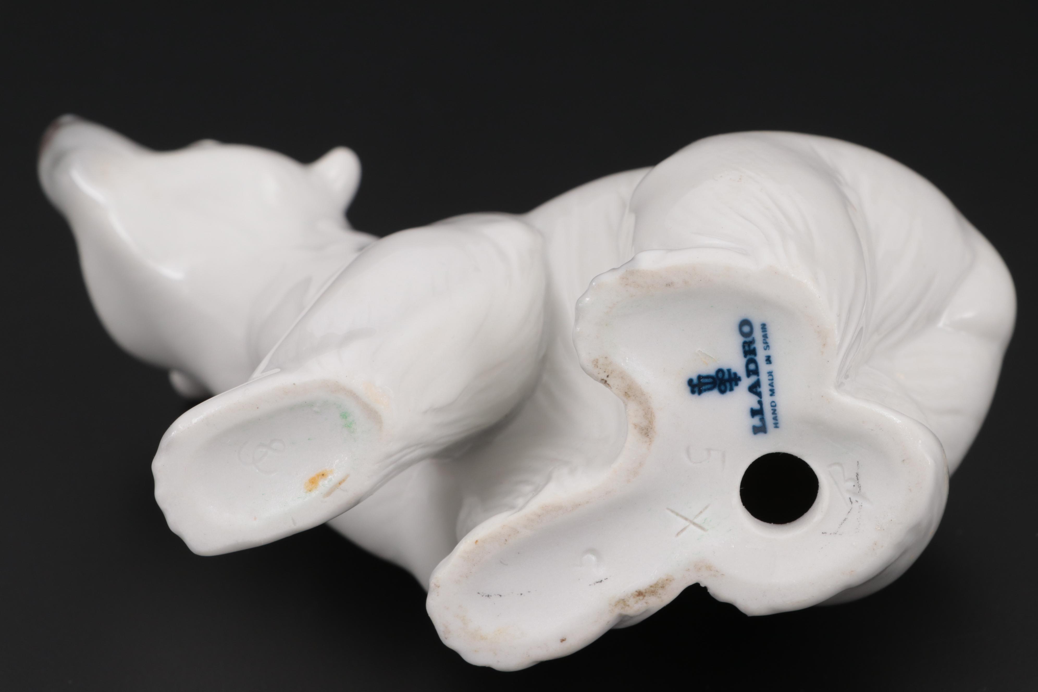 Lladró "Attentive Polar Bear" Porcelain Figurine Designed by Juan Huerta