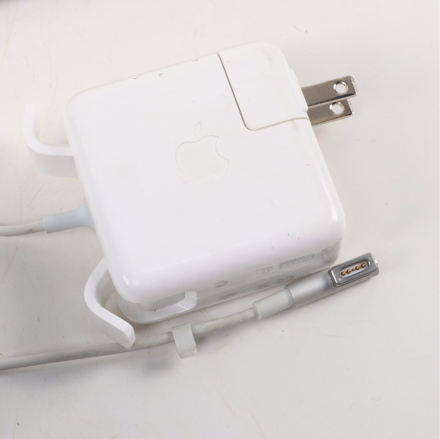 Apple 11" MacBook Air Laptop with Power Adapter, Mid-2011