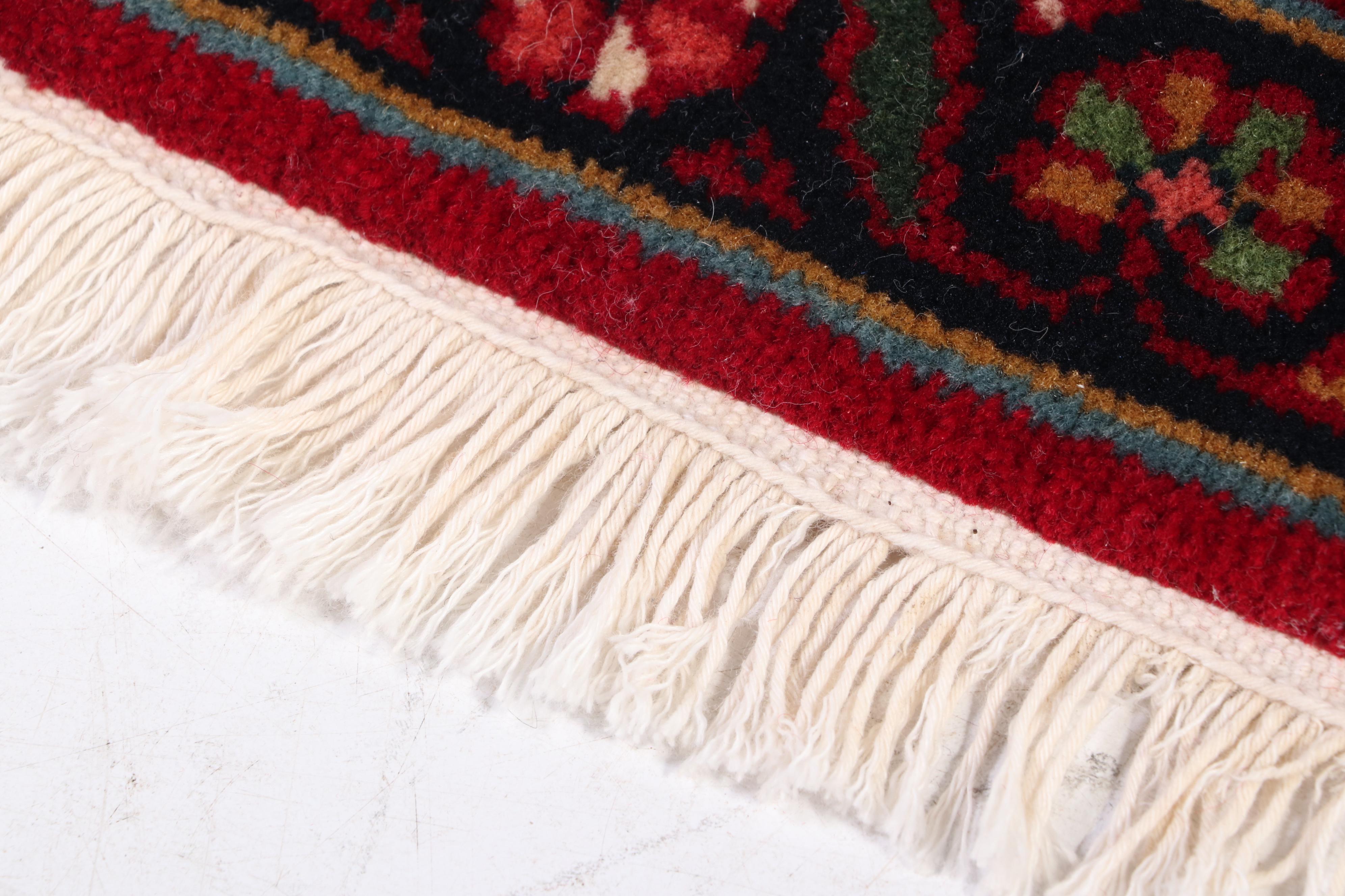 1'5 x 2'2 Hand-Knotted Indian Cottage Industries Indian "Karaja" Wool Floor Mat