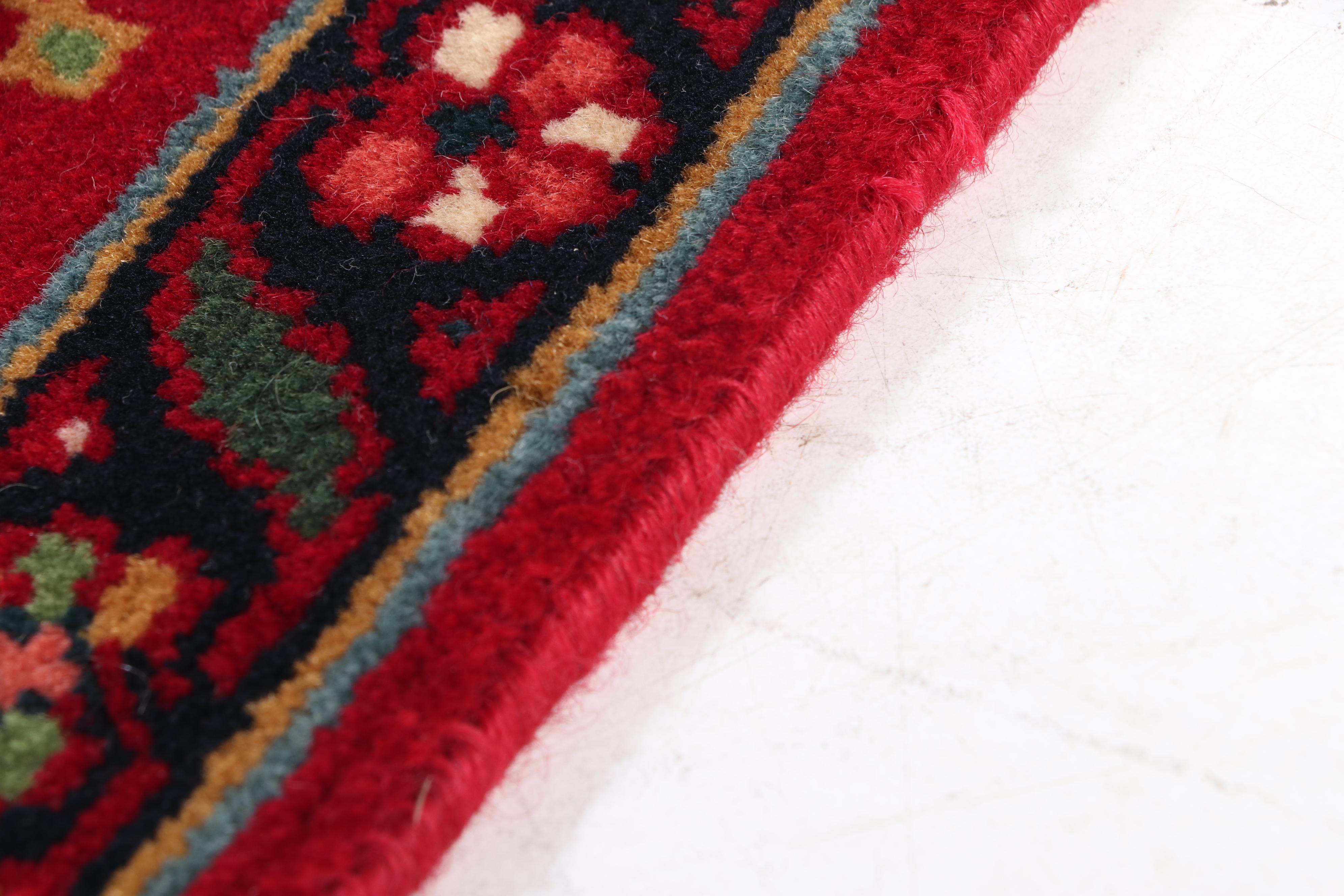 1'5 x 2'2 Hand-Knotted Indian Cottage Industries Indian "Karaja" Wool Floor Mat