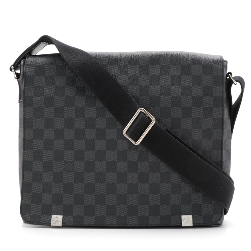 Louis Vuitton District MM Messenger Bag in Damier Graphite Canvas