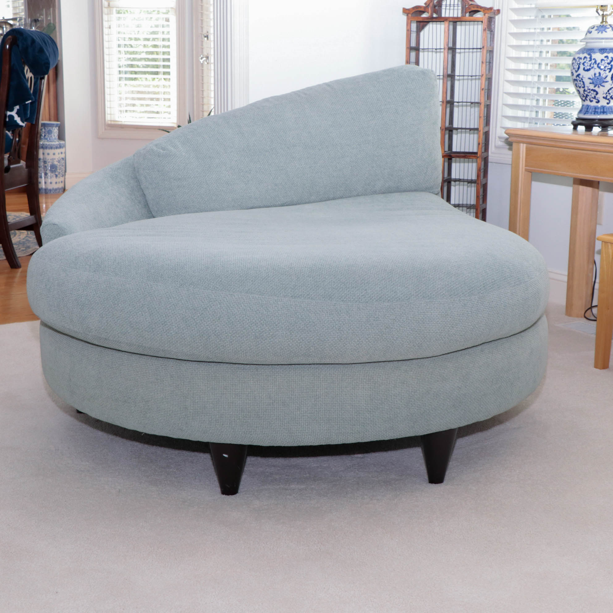 Carter Furniture Teardrop-Shaped Chaise Lounge