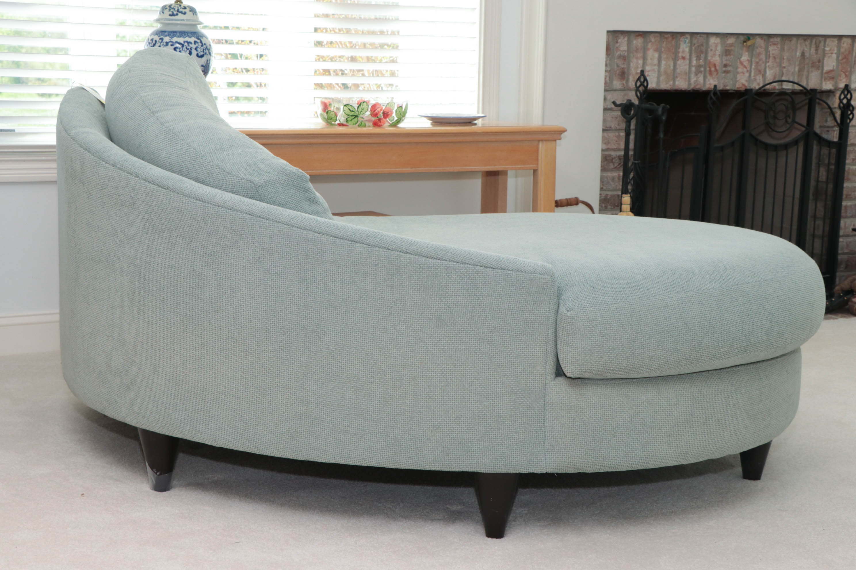 Carter Furniture Teardrop-Shaped Chaise Lounge