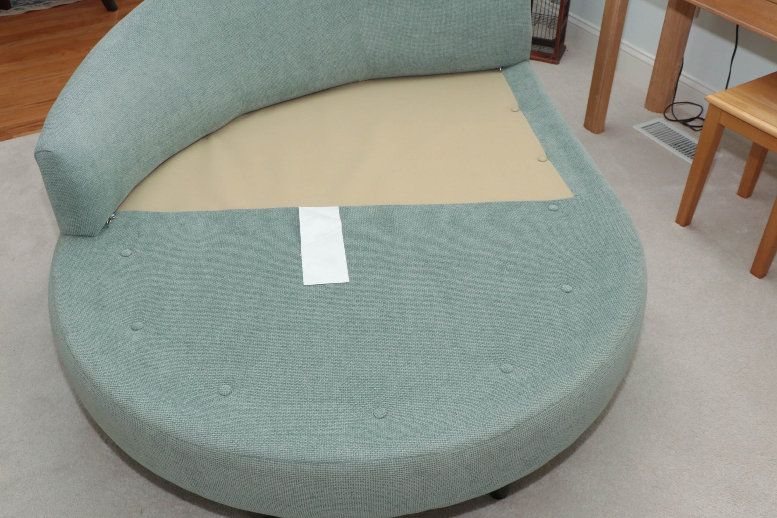 Carter Furniture Teardrop-Shaped Chaise Lounge