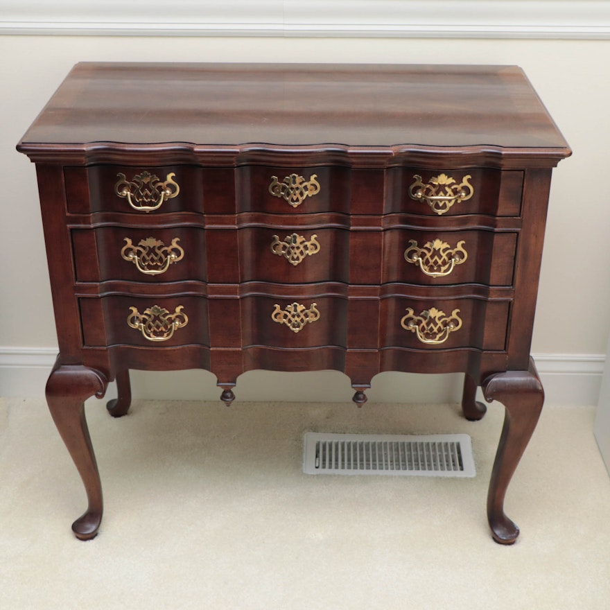 Henredon Queen Anne Style Cherry-Stained Block-Front Three Drawer Chest