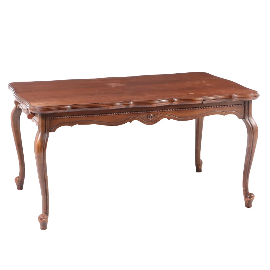 Queen Anne Style Walnut Dining Table, Early to Mid 20th Century