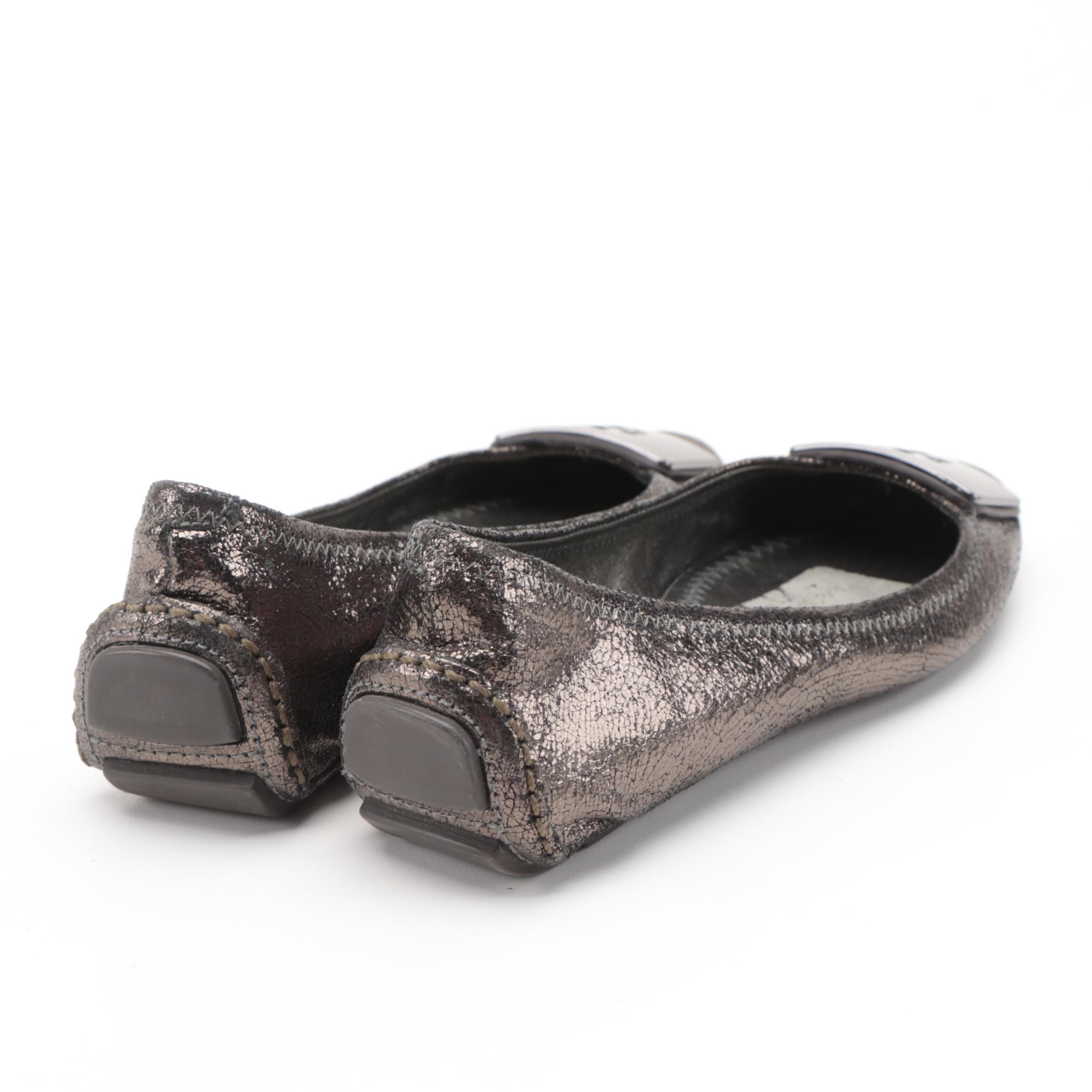 Tory Burch Logo Ballet Flats in Metallic Finished Leather