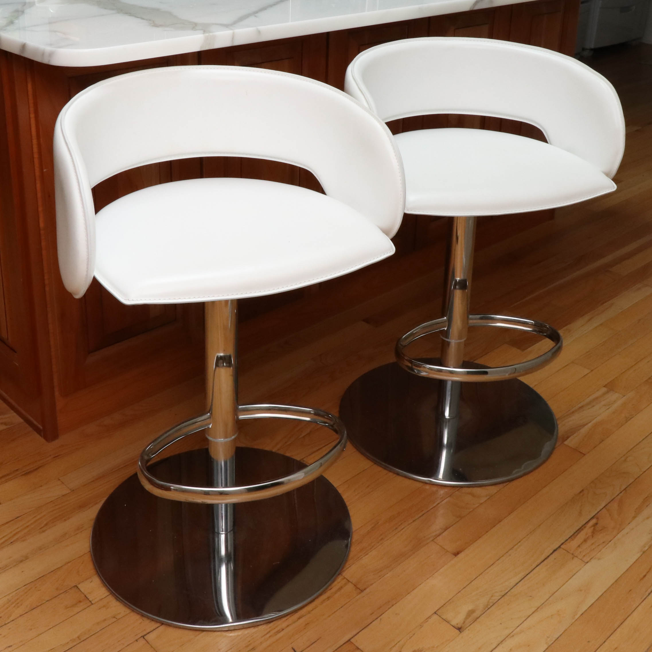 Modernist Style White Leather and Chrome Swivel Bar Chairs