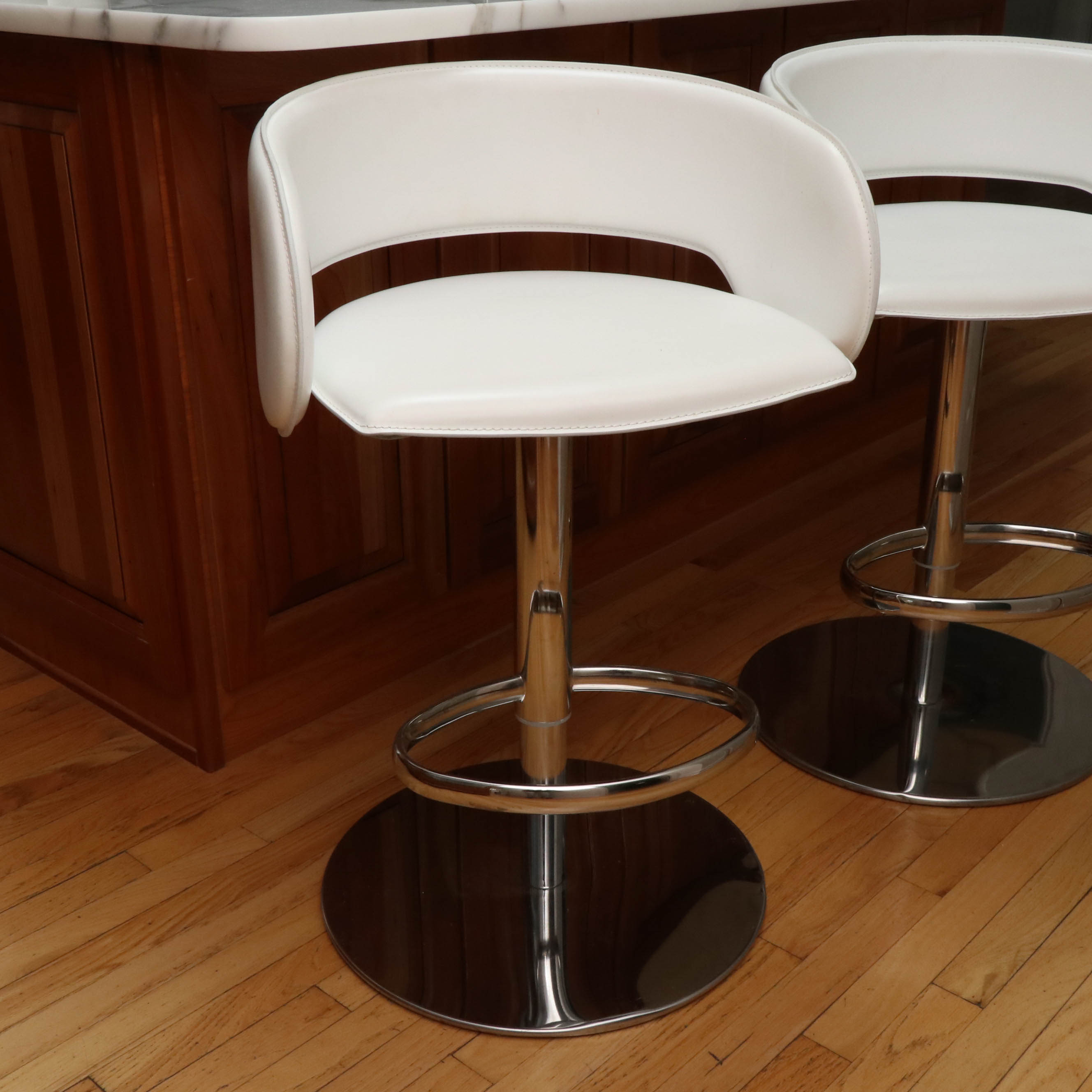 Modernist Style White Leather and Chrome Swivel Bar Chairs