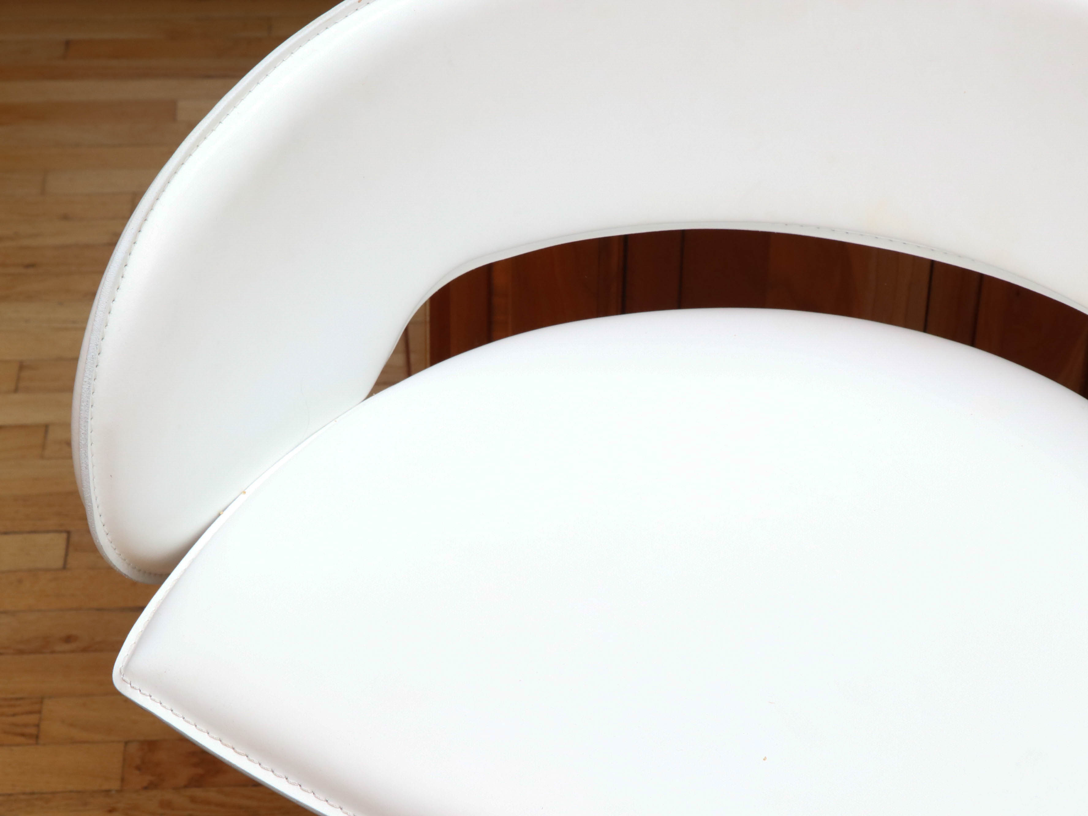 Modernist Style White Leather and Chrome Swivel Bar Chairs