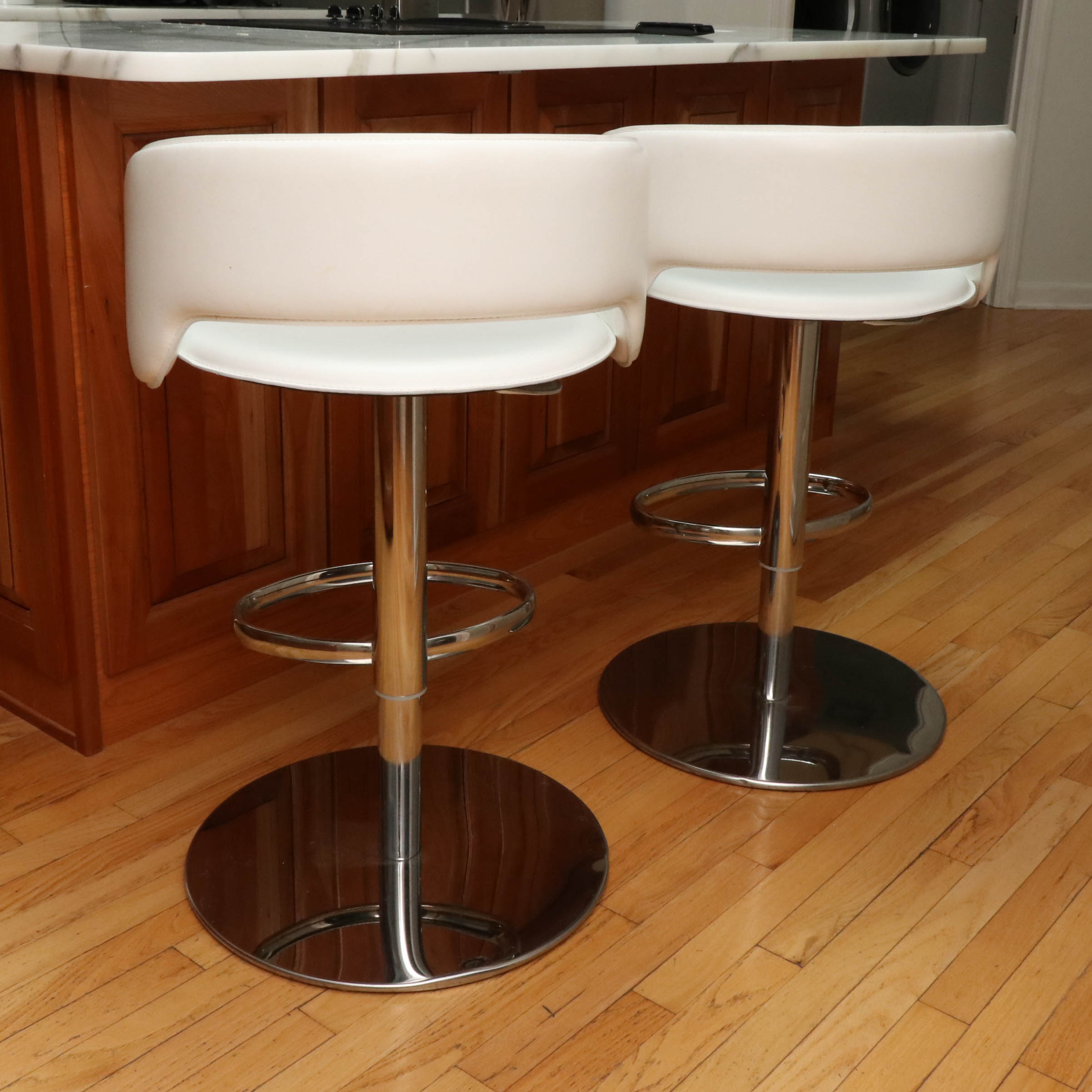 Modernist Style White Leather and Chrome Swivel Bar Chairs