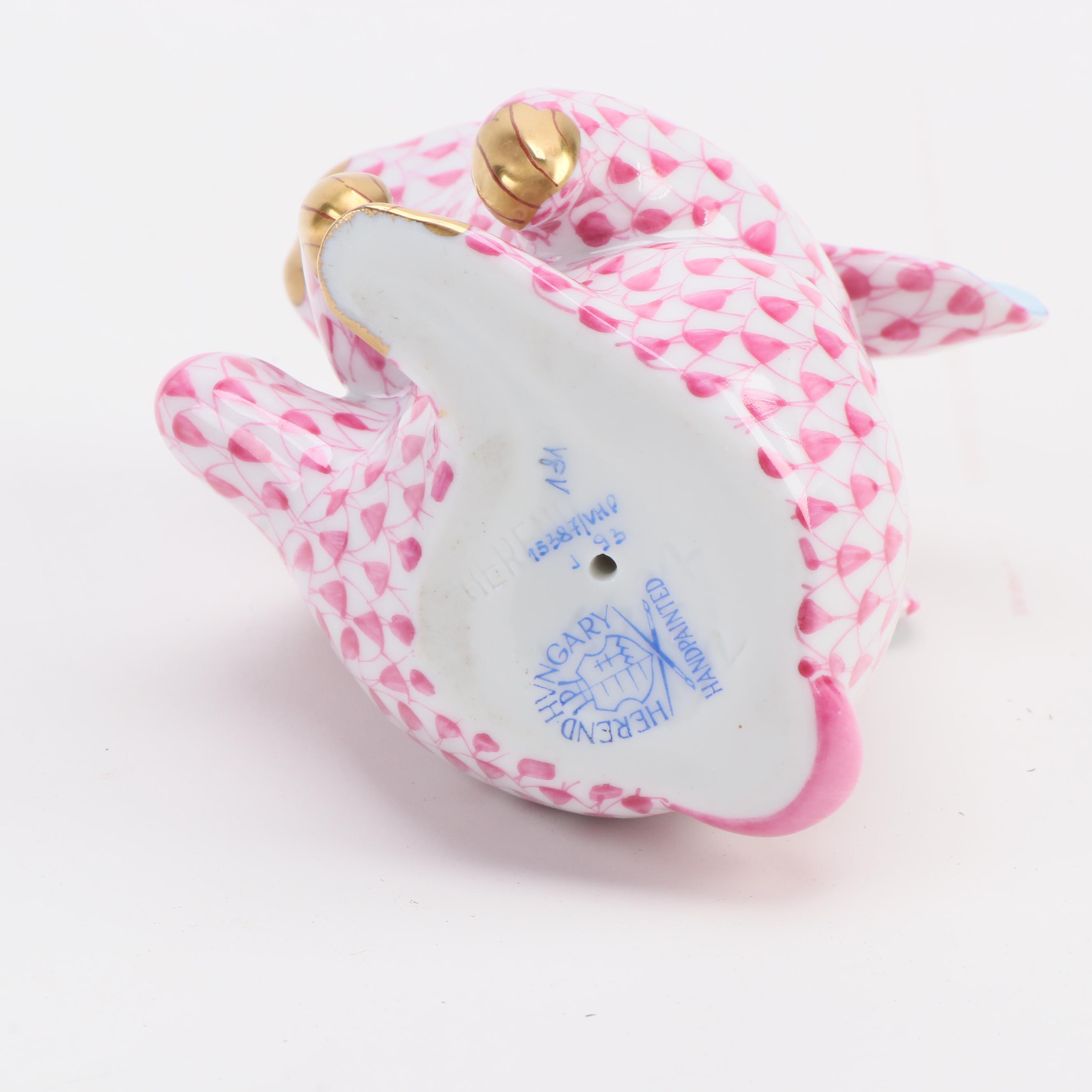 Herend Raspberry Fishnet with Gold "Scratching Bunny" Porcelain Figurine, 1993