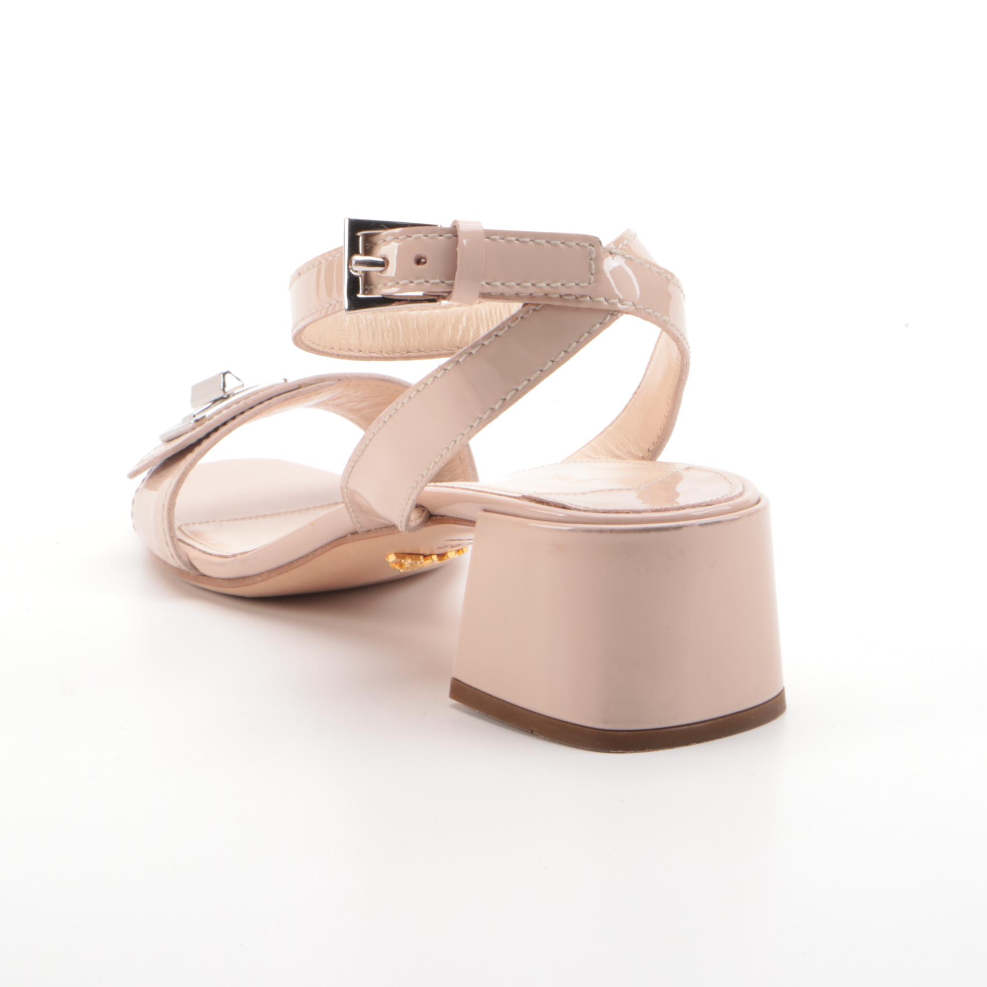 Prada Calzature Donna Patent Leather Low-Heeled Sandals in Nude