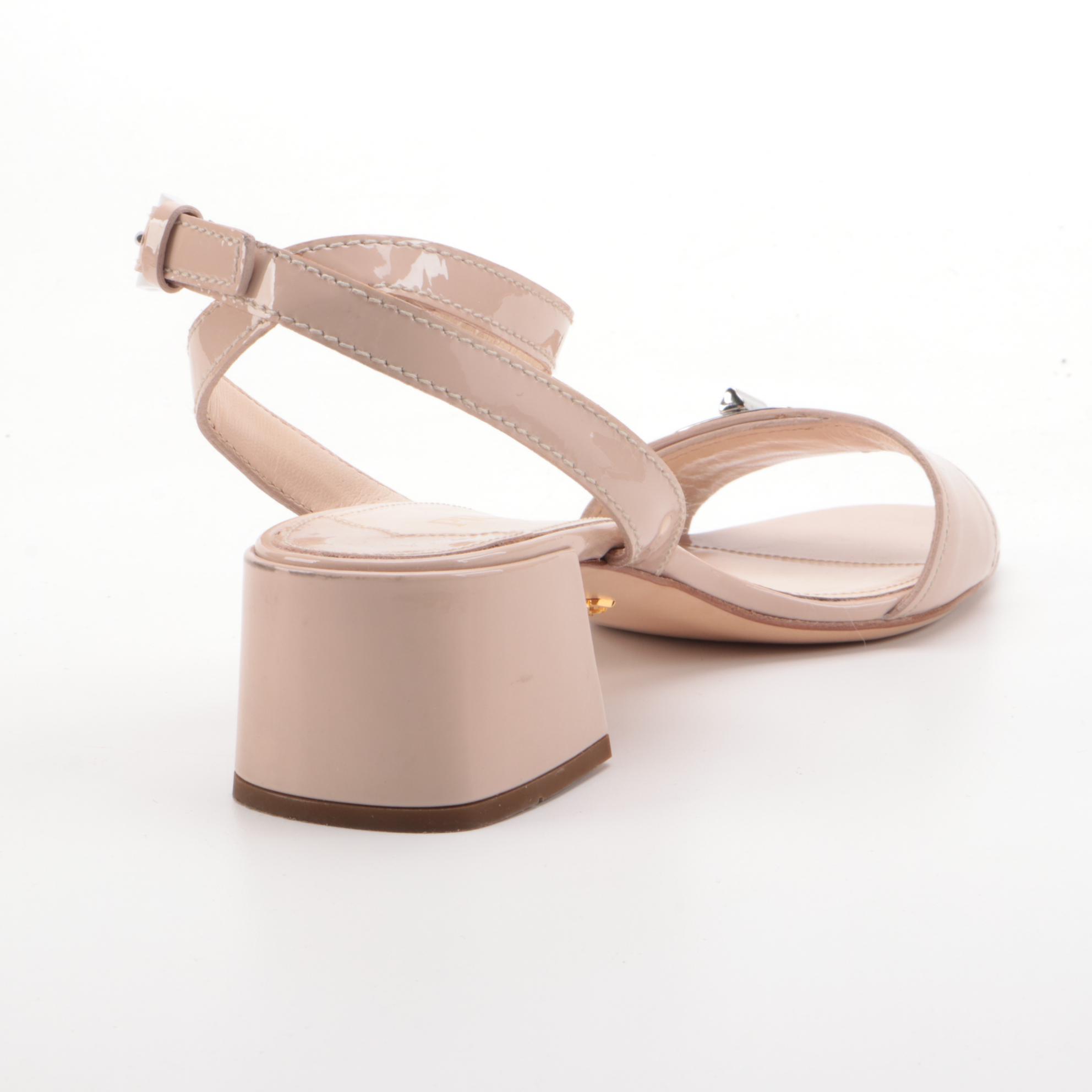 Prada Calzature Donna Patent Leather Low-Heeled Sandals in Nude