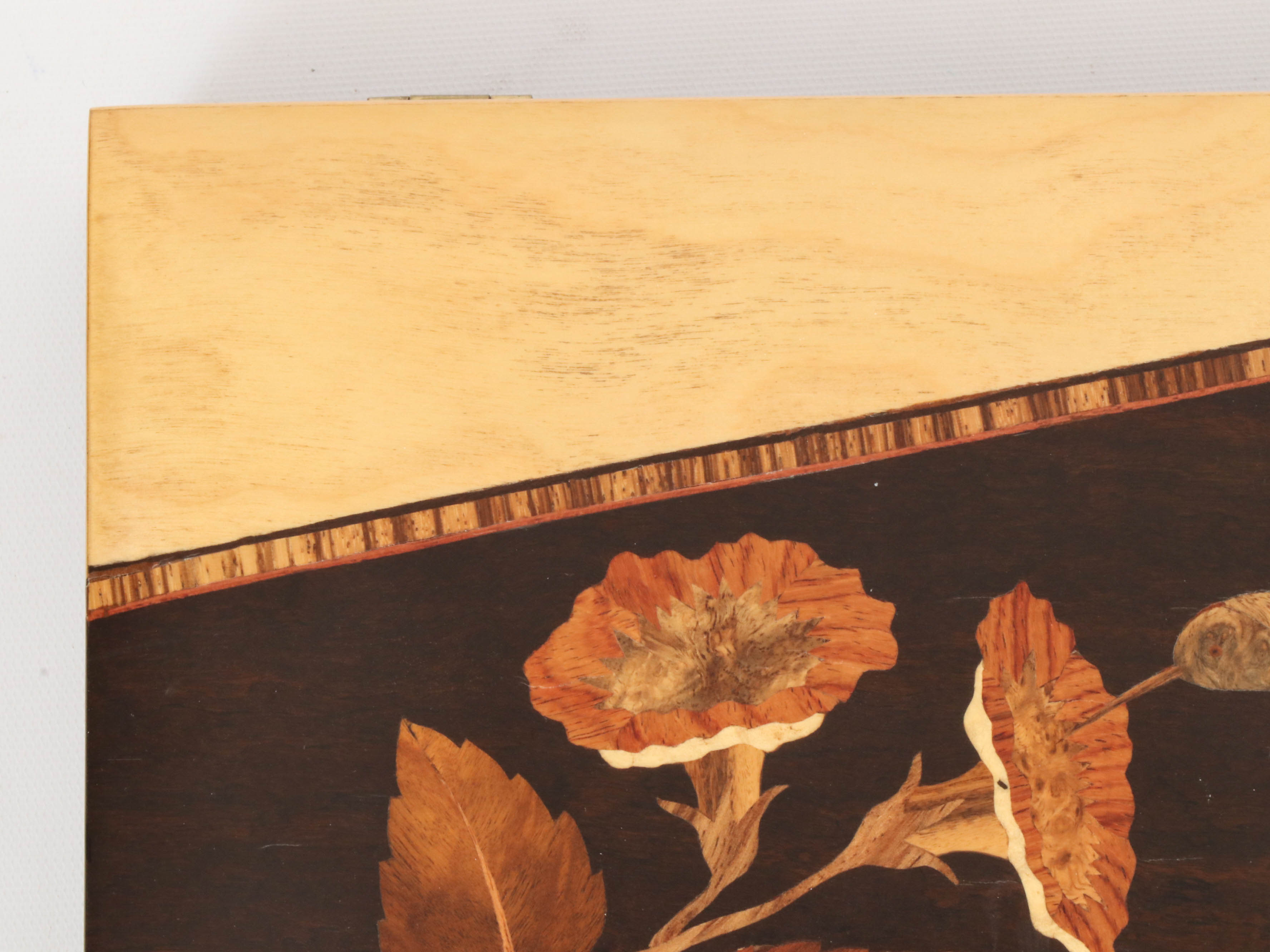 Acre Marquetry Wood Marquetry Hummingbird Vanity Box, Late 20th Century