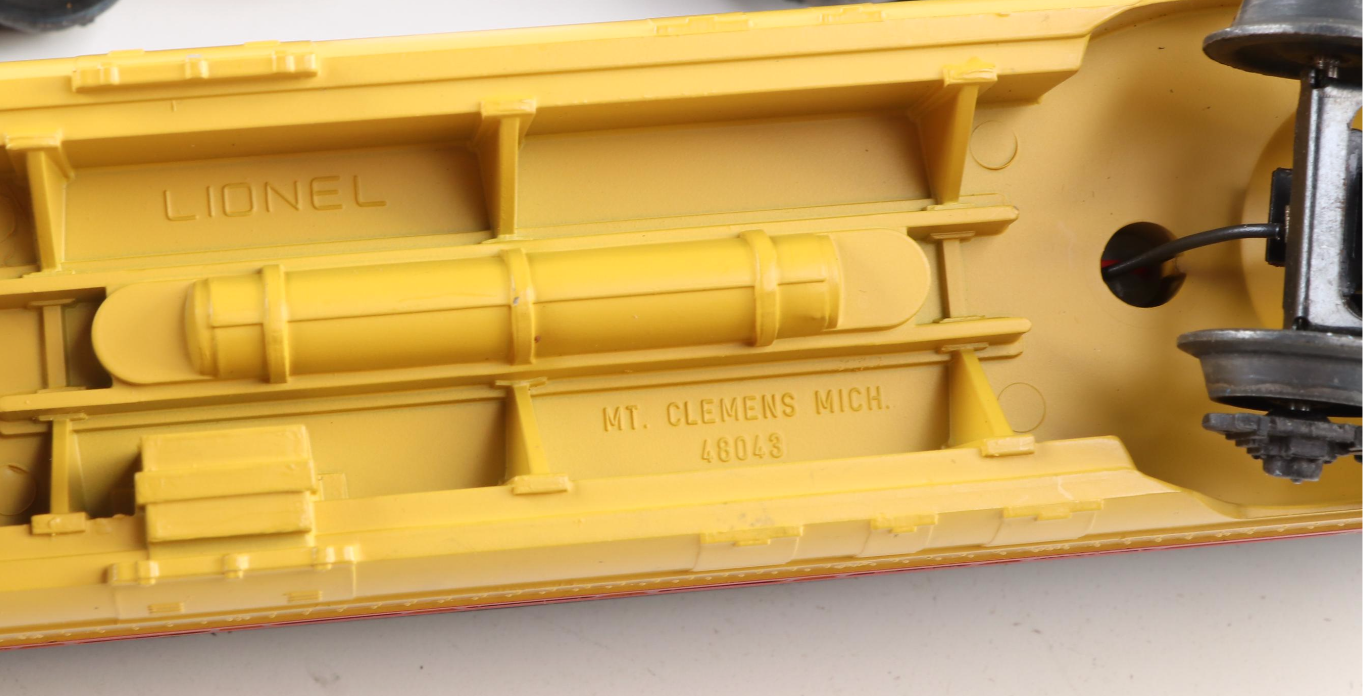 Lionel Model Union Pacific 8120 Engine and Passenger Cars, 1970s–1980s