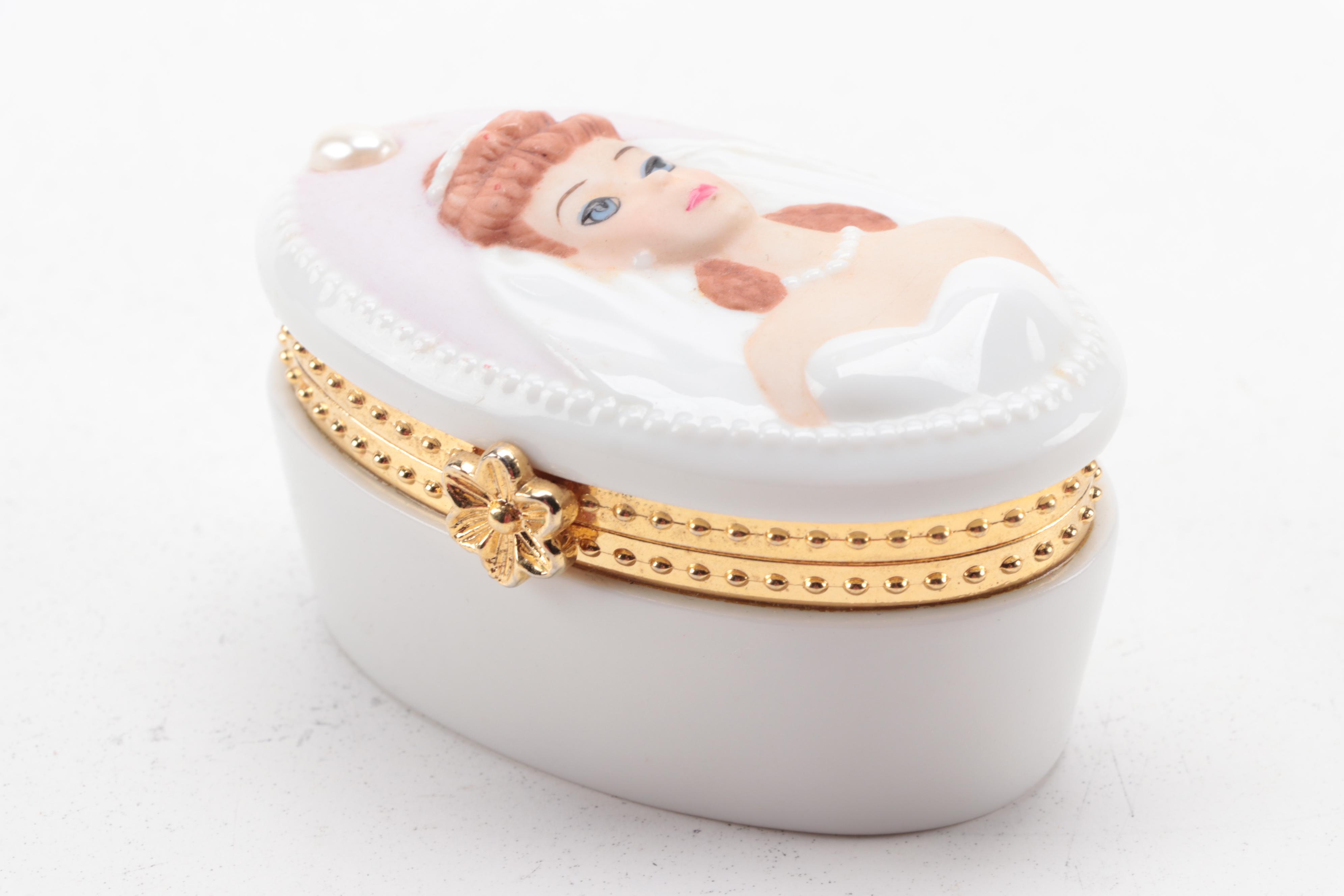 Mattel "Happy Holidays" 1996 Barbie with Barbie Greeting Cards and Trinket Box