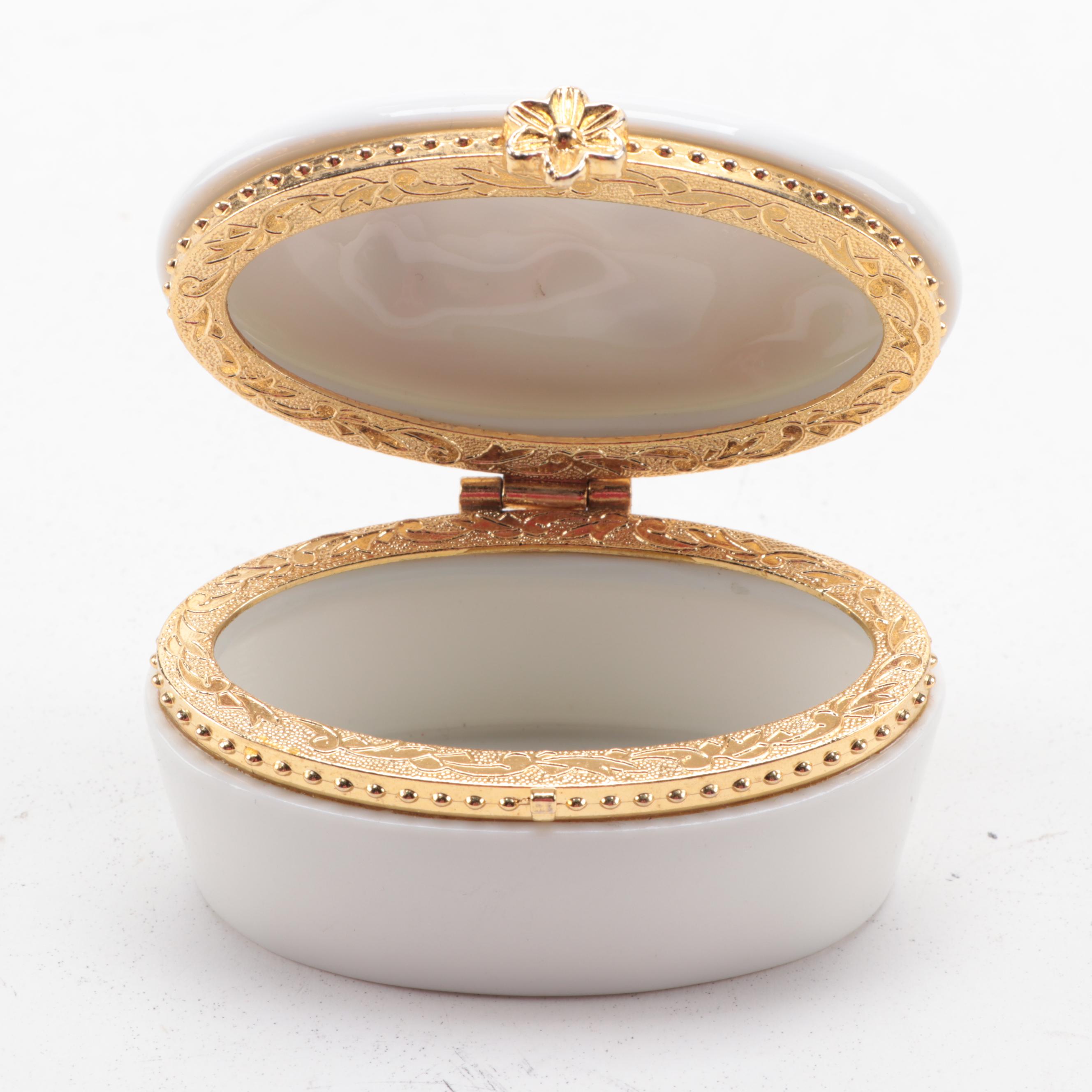 Mattel "Happy Holidays" 1996 Barbie with Barbie Greeting Cards and Trinket Box