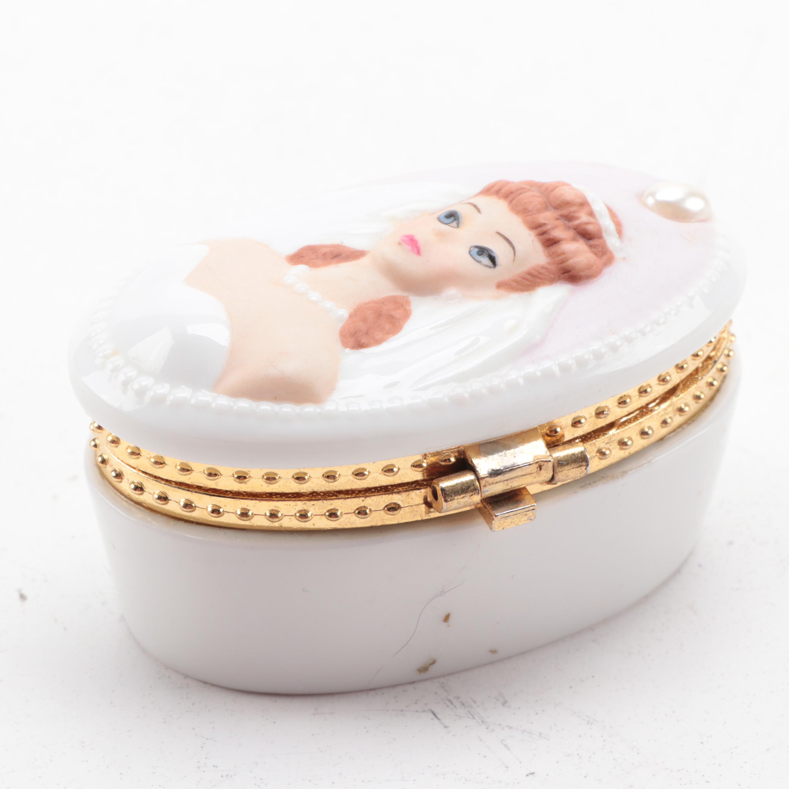 Mattel "Happy Holidays" 1996 Barbie with Barbie Greeting Cards and Trinket Box