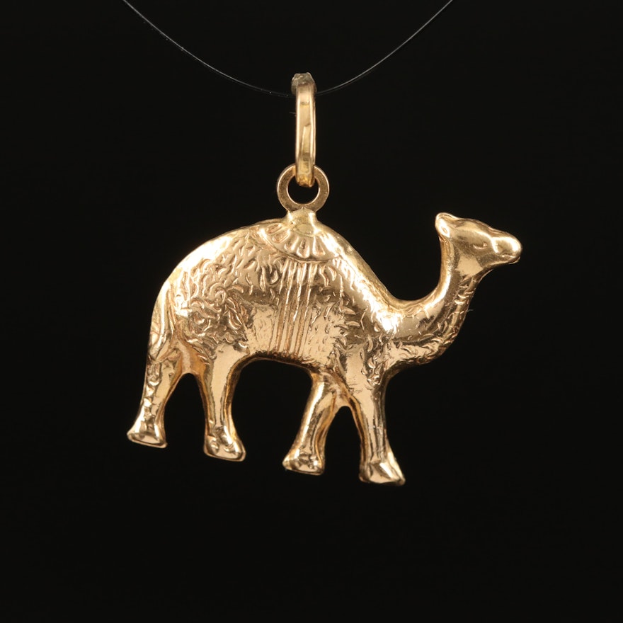 18K Camel Pendant