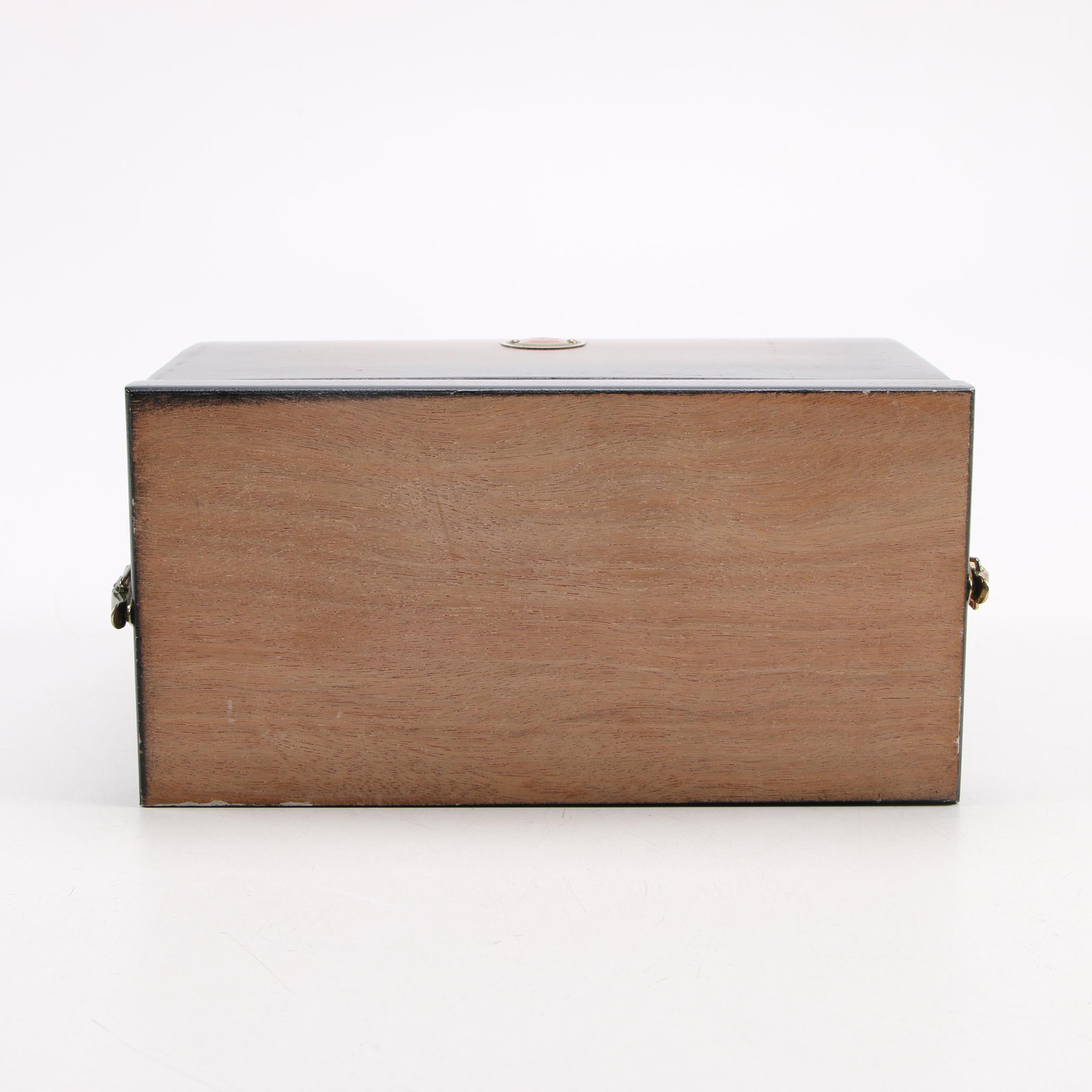 Singer Model 20 Portable Sewing Machine with Wood Case