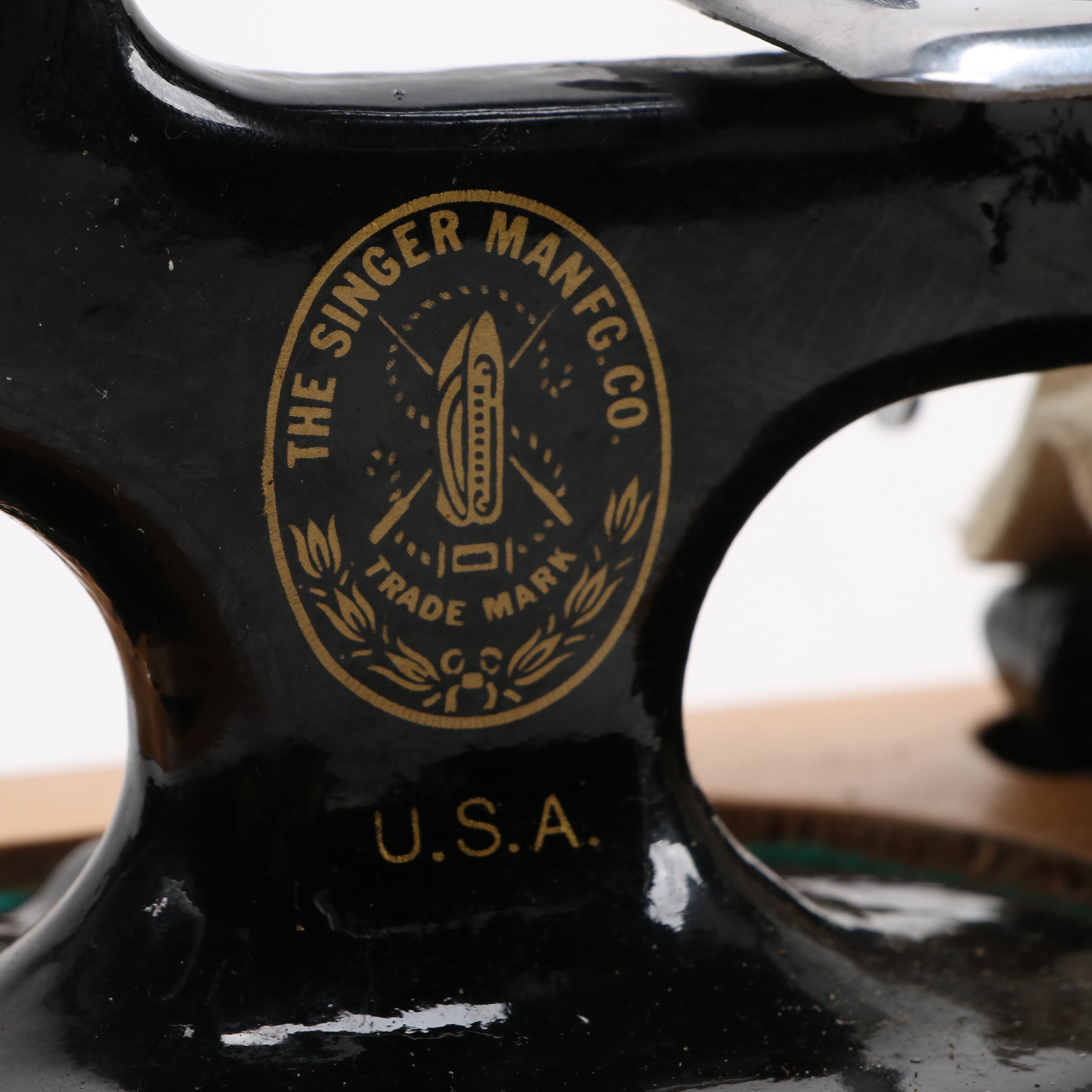 Singer Model 20 Portable Sewing Machine with Wood Case